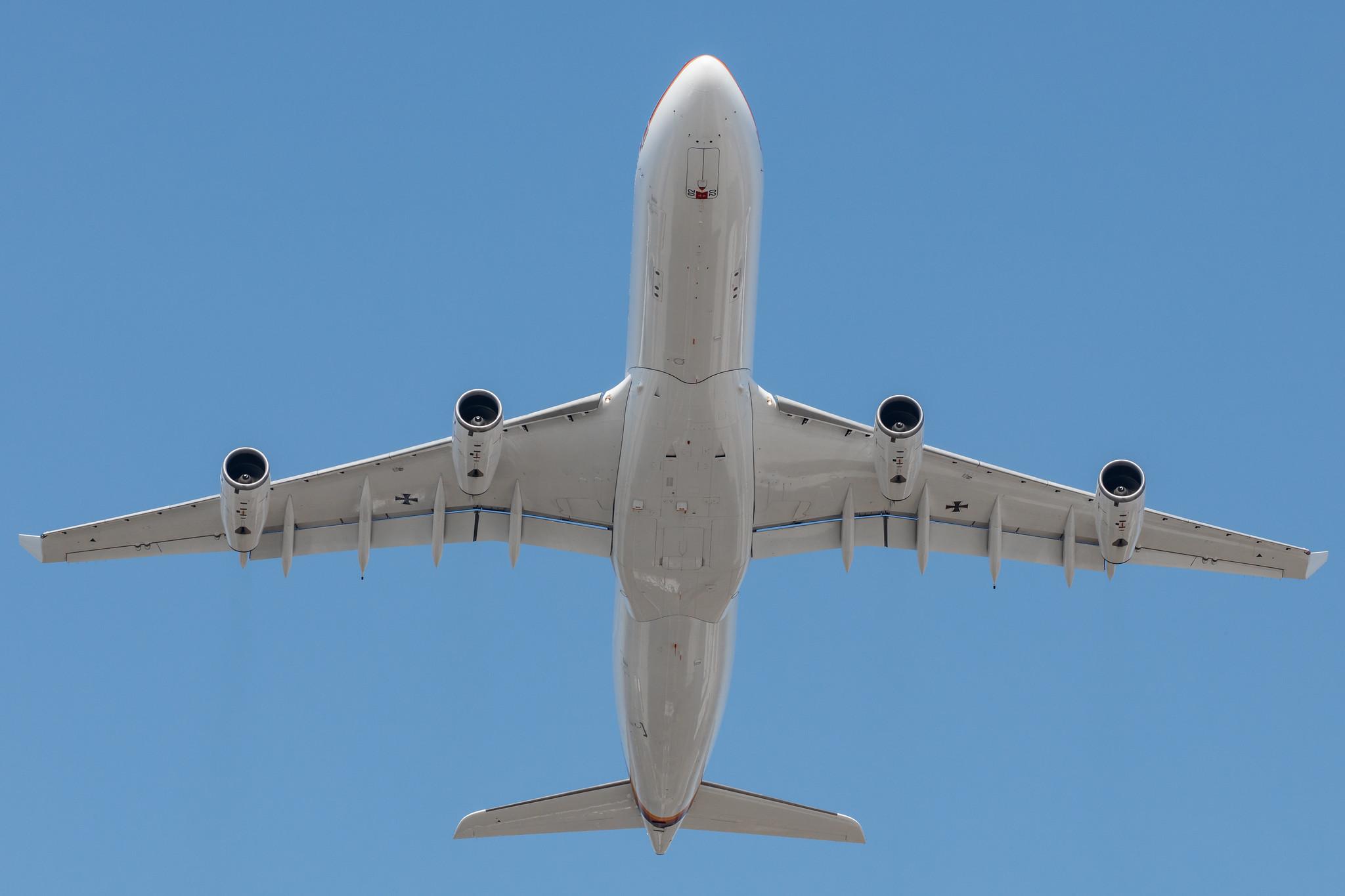 Hamburg Airport: German Air Force (/ GAF) | Airbus A340-313 A343 | 16+02 | MSN 355