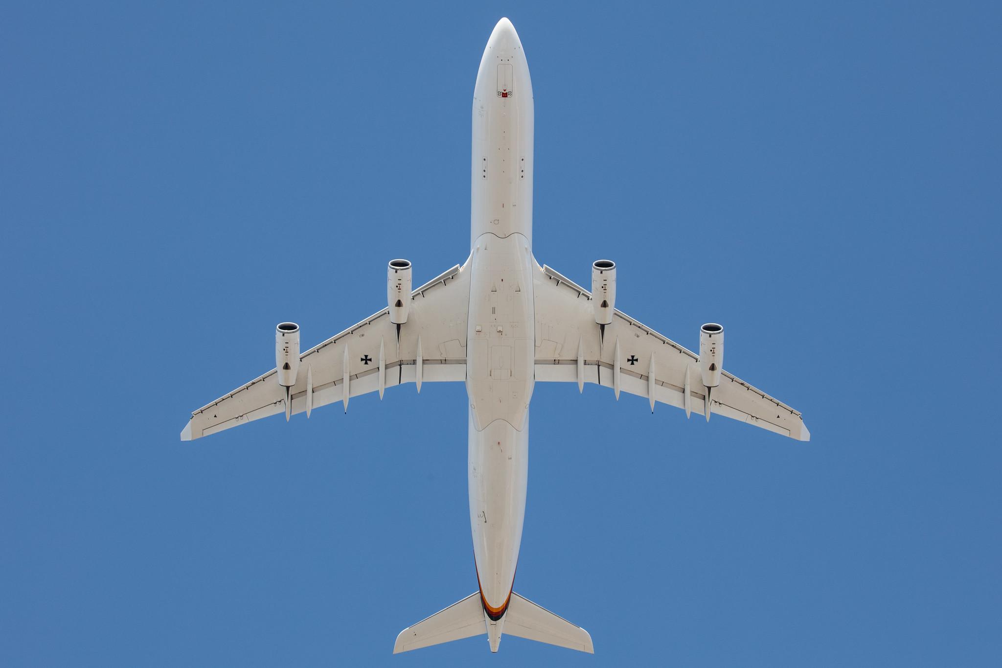 Hamburg Airport: German Air Force (/ GAF) | Airbus A340-313 A343 | 16+02 | MSN 355