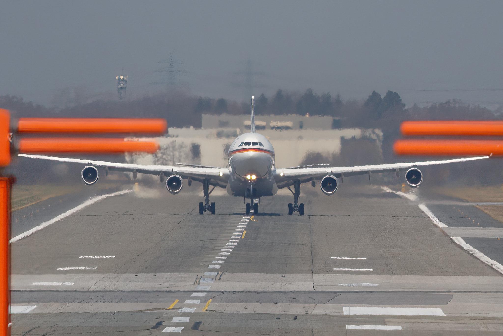 Hamburg Airport: German Air Force (/ GAF) | Airbus A340-313 A343 | 16+02 | MSN 355