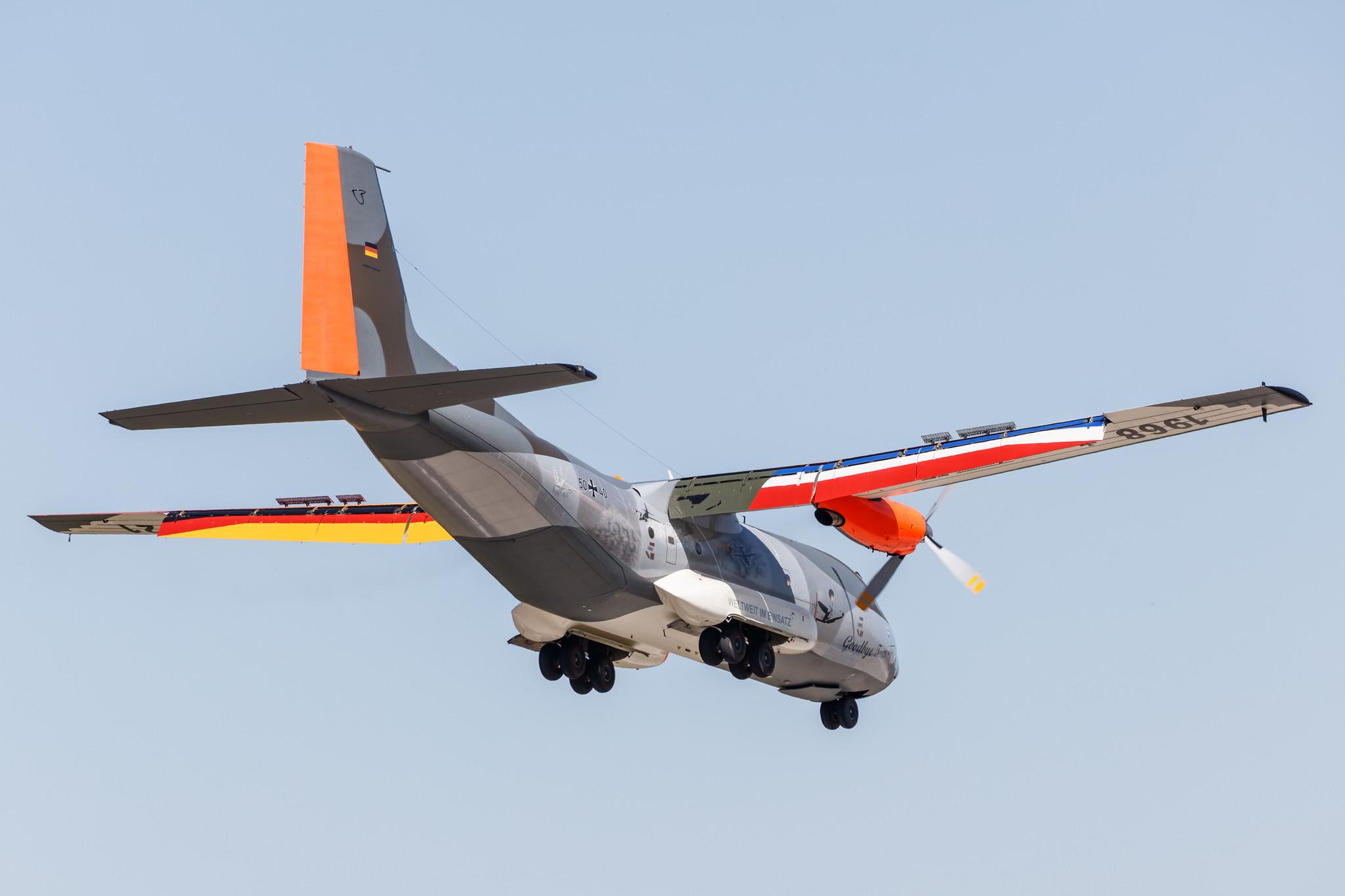 Hamburg Airport: German Air Force (/ GAF) | Transall C-160D C160 | 50+40 | MSN D62