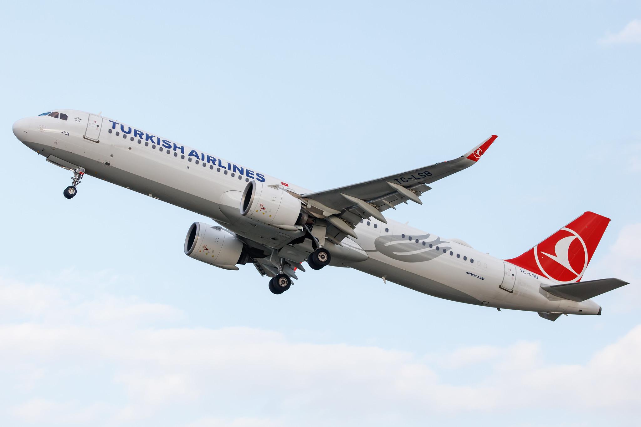 Hamburg Airport: Turkish Airlines (TK / THY) |  Airbus A321-271NX A21N | TC-LSB | MSN 08257