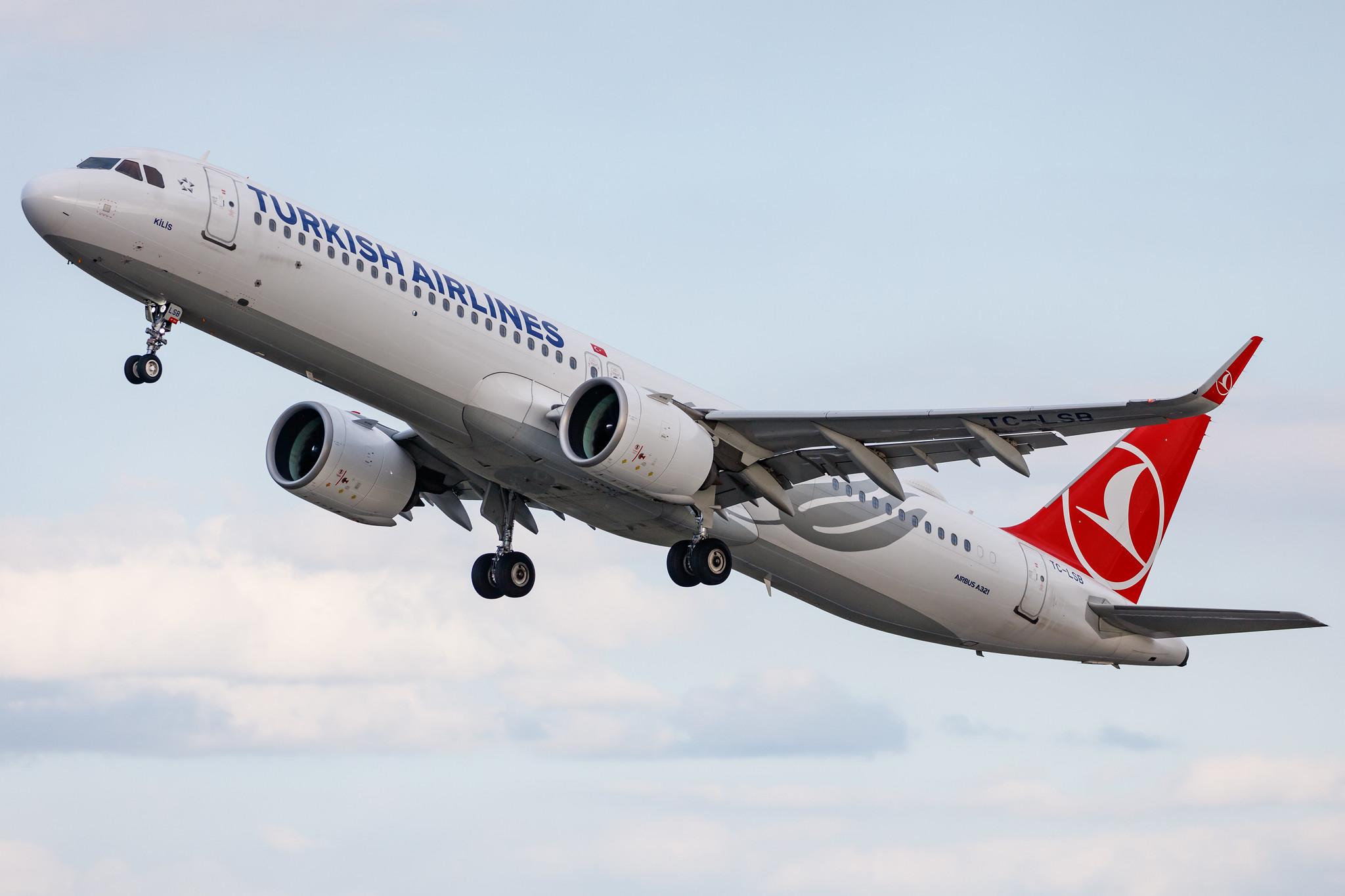 Hamburg Airport: Turkish Airlines (TK / THY) |  Airbus A321-271NX A21N | TC-LSB | MSN 08257