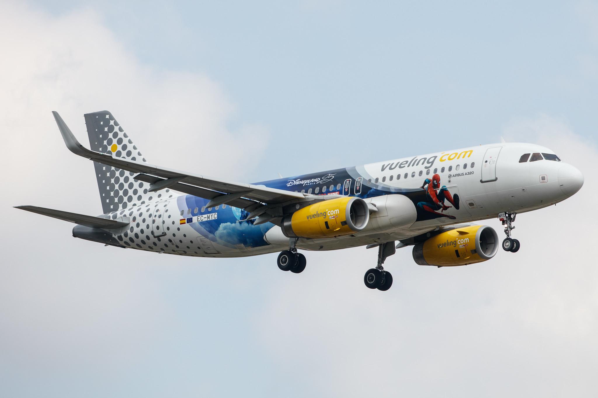 Hamburg Airport: Vueling (VY / VLG) |  Livery: Disneyland Paris Livery |  Airbus A320-232 A320 | EC-MYC | MSN 8238