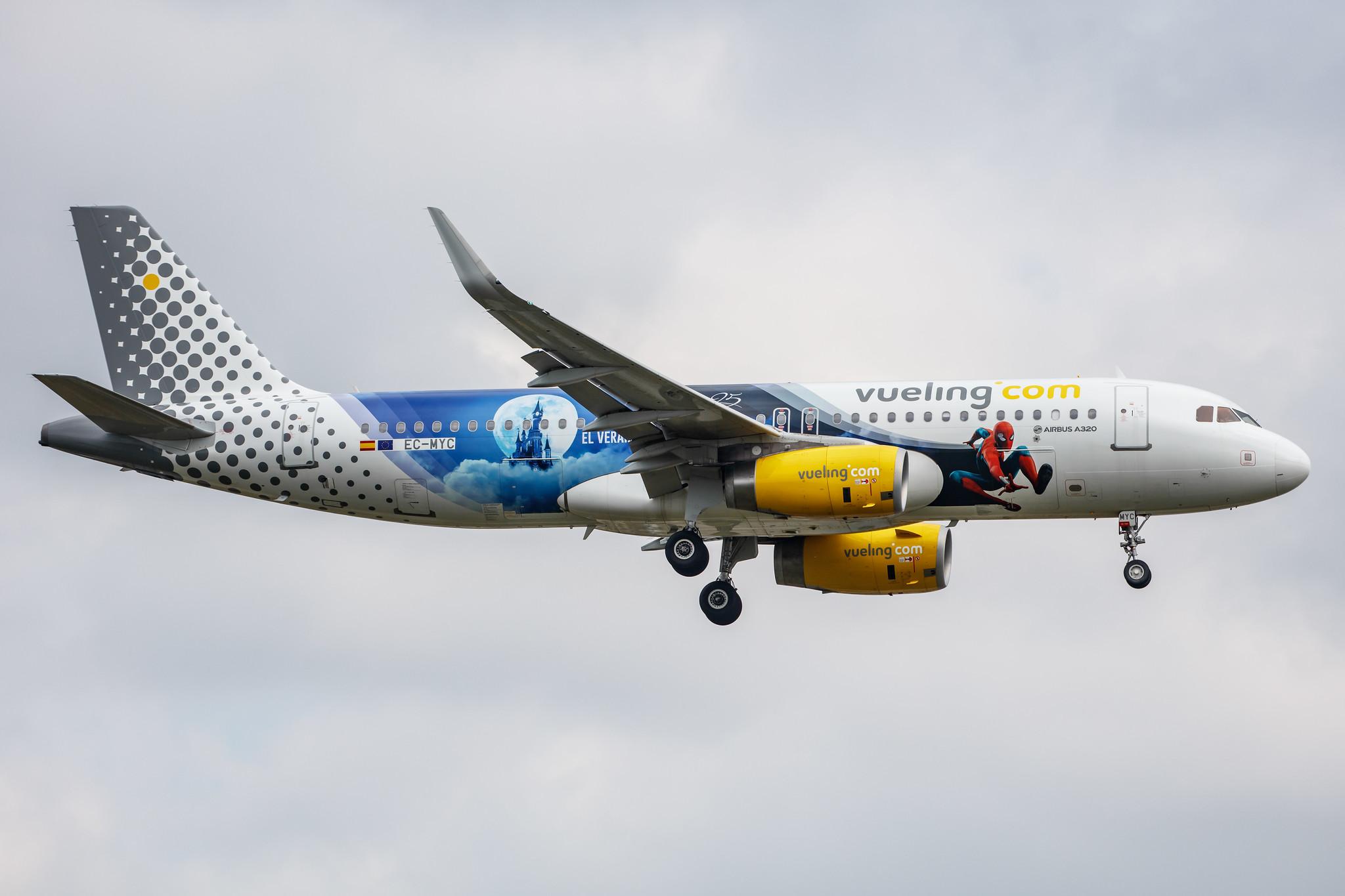 Hamburg Airport: Vueling (VY / VLG) |  Livery: Disneyland Paris Livery |  Airbus A320-232 A320 | EC-MYC | MSN 8238