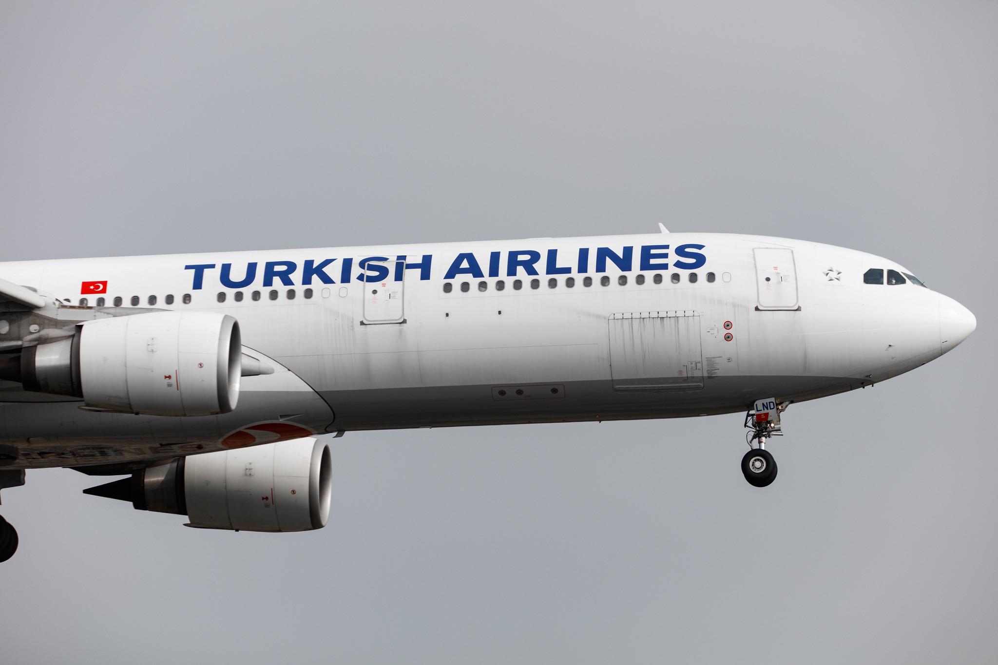 Hamburg Airport: Turkish Airlines (TK / THY) |  Airbus A330-303 A333 | TC-LND | MSN 1704