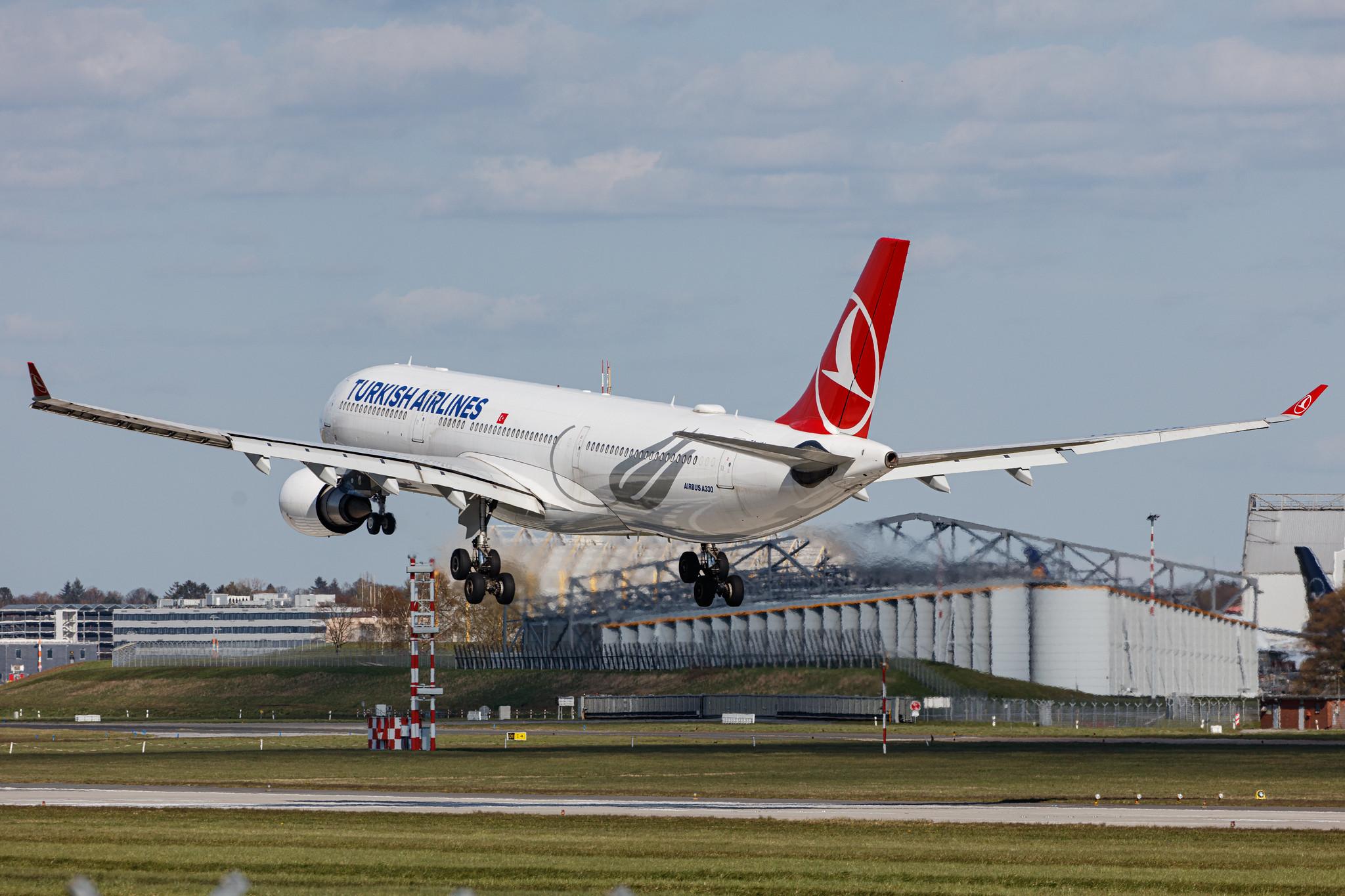 Hamburg Airport: Turkish Airlines (TK / THY) |  Airbus A330-303 A333 | TC-JOA | MSN 1501