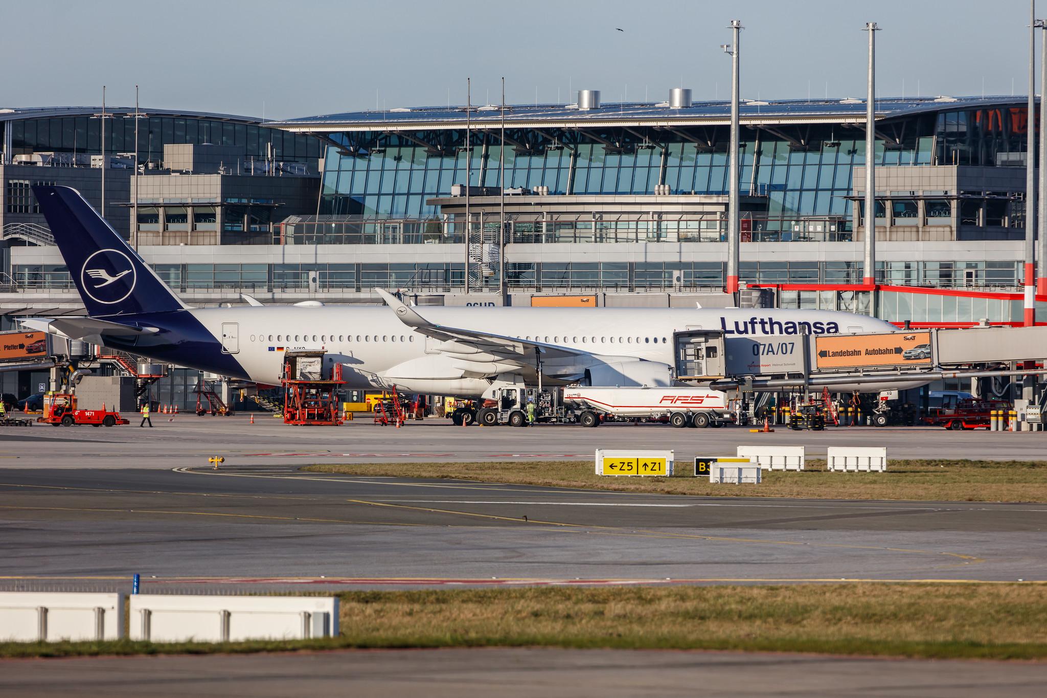 Hamburg Airport: Lufthansa (LH / DLH) |  Airbus A350-941 A359 | D-AIXQ | MSN 427
