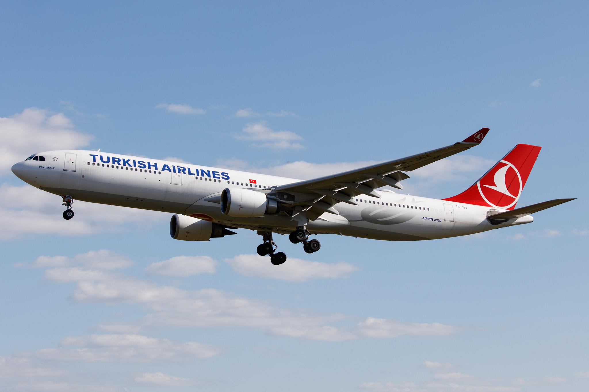 Hamburg Airport: Turkish Airlines (TK / THY) |  Airbus A330-303 A333 | TC-JOA | MSN 1501