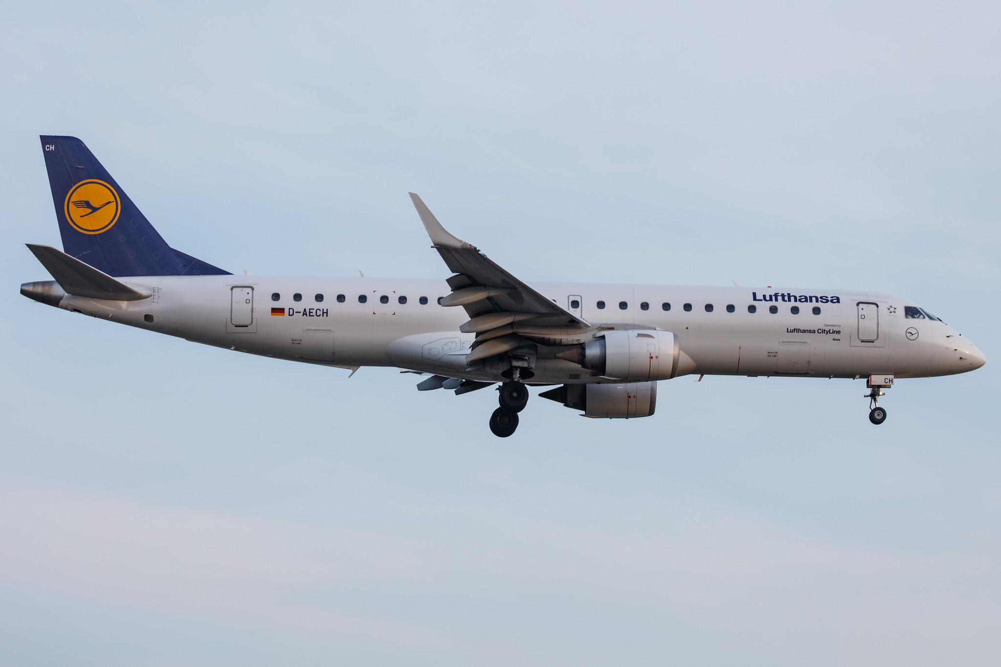 Hamburg Airport: Lufthansa (LH / DLH) | Operator: Lufthansa CityLine |  Embraer E190LR E190 | D-AECH | MSN 19000376