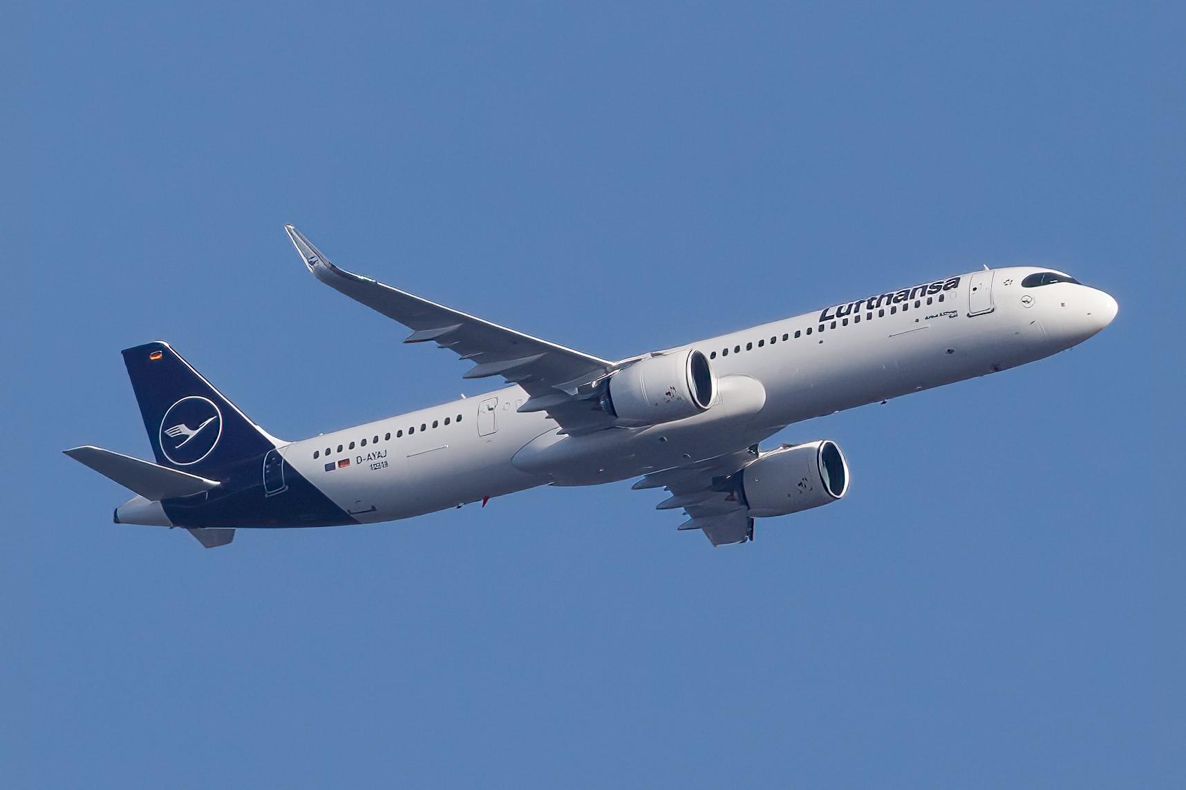 Hamburg Airport: Lufthansa (LH / DLH) |  Airbus A321-271NX A21N | D-AYAJ (D-AIEH) | MSN 10318