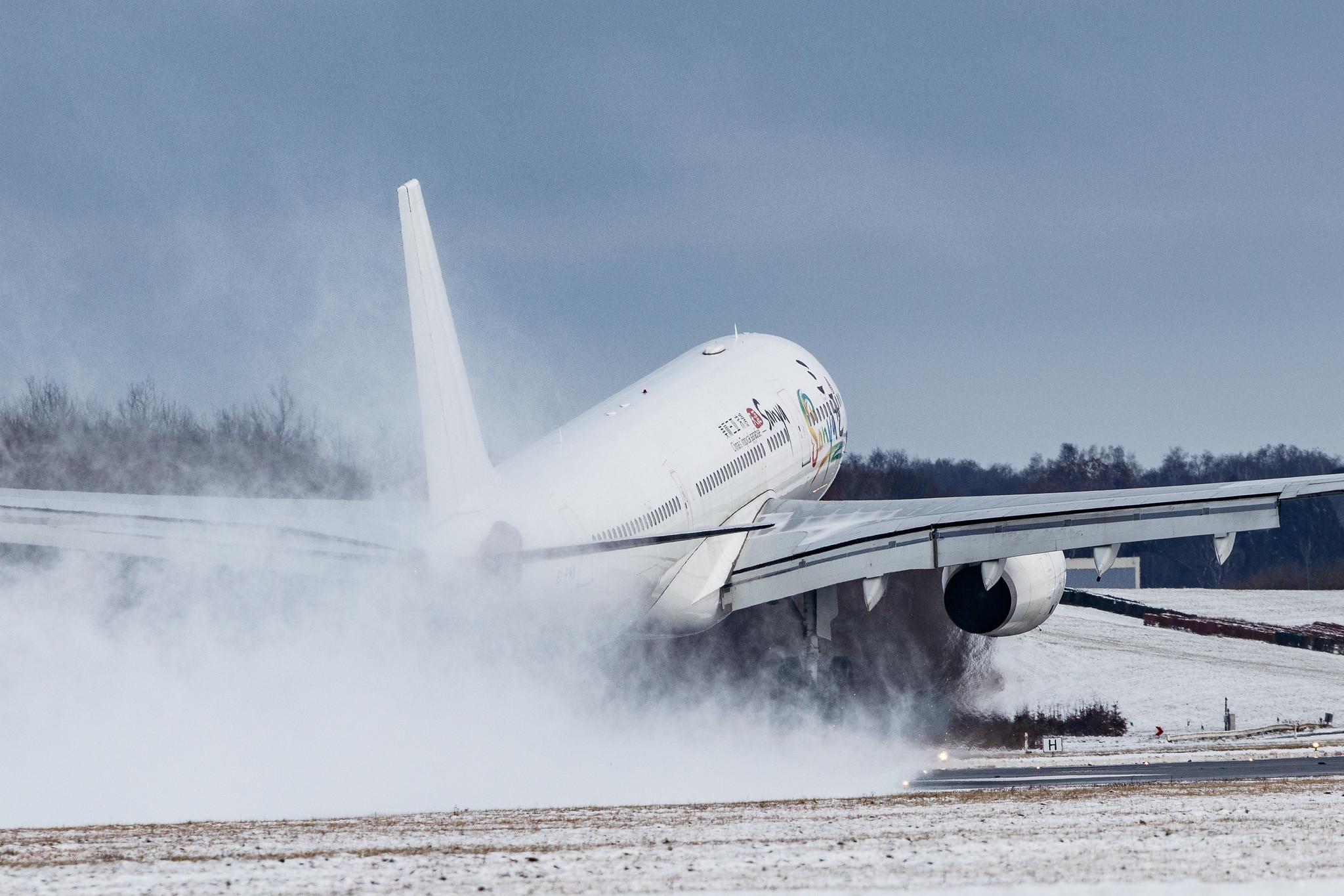 Hamburg Airport: I-Fly (I4 / RSY) |  Airbus A330-243 A332 | EI-FNX | MSN 283
