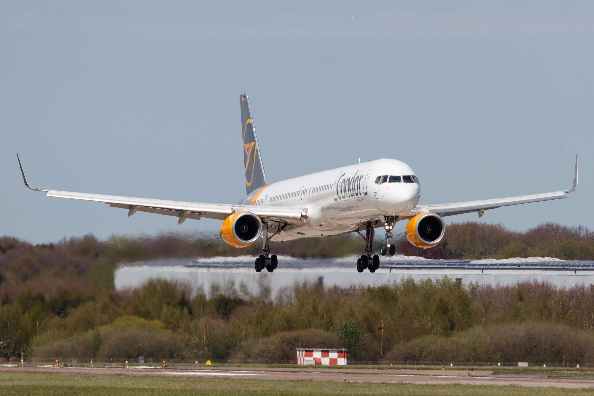 Hamburg Airport: Condor (DE / CFG) |  Boeing 757-330 B753 | D-ABOM | MSN 29022