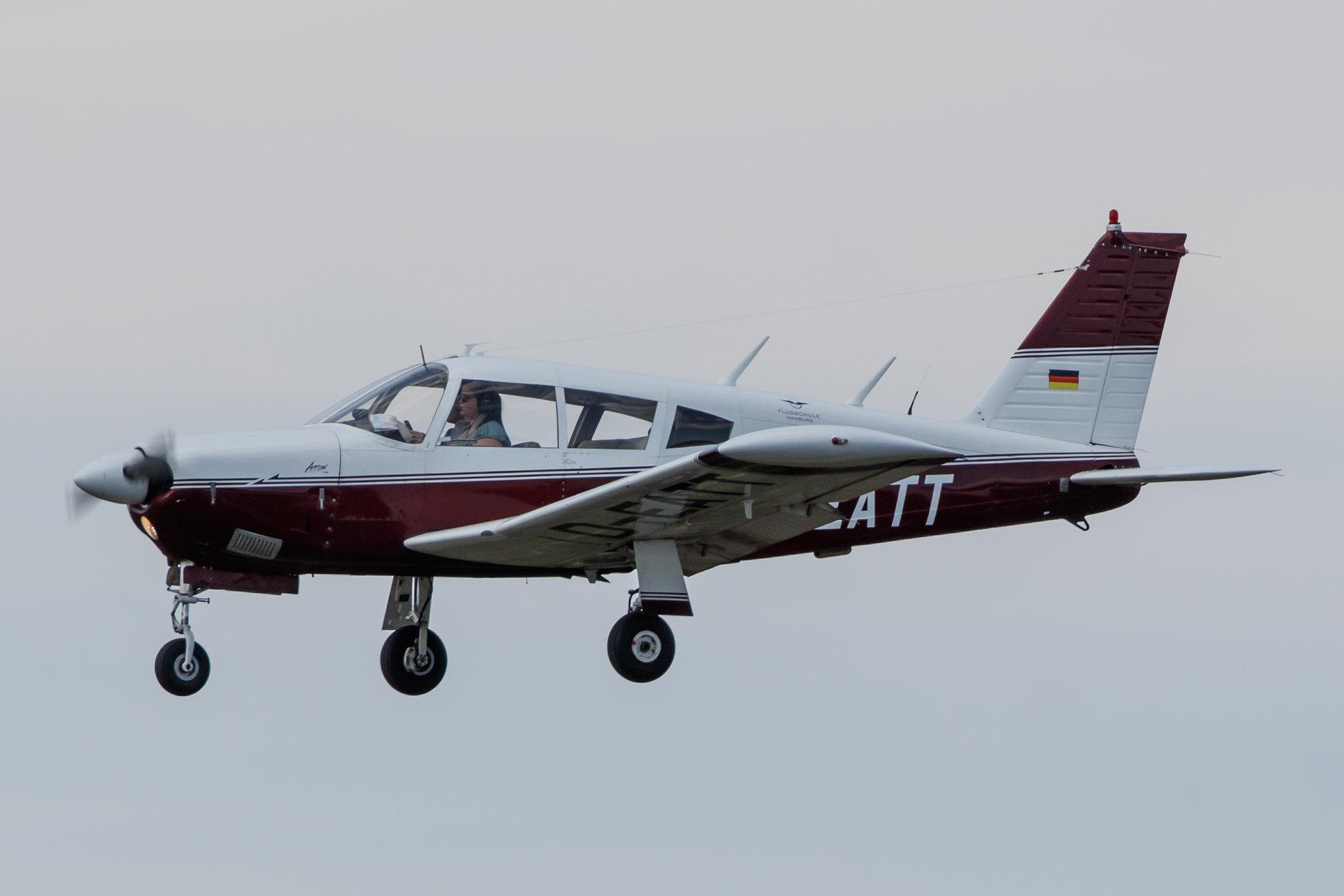 Hamburg Airport: Flugschule Hambug |  Piper PA-28R-200 Arrow P28R | D-EATT | MSN 28R-35646