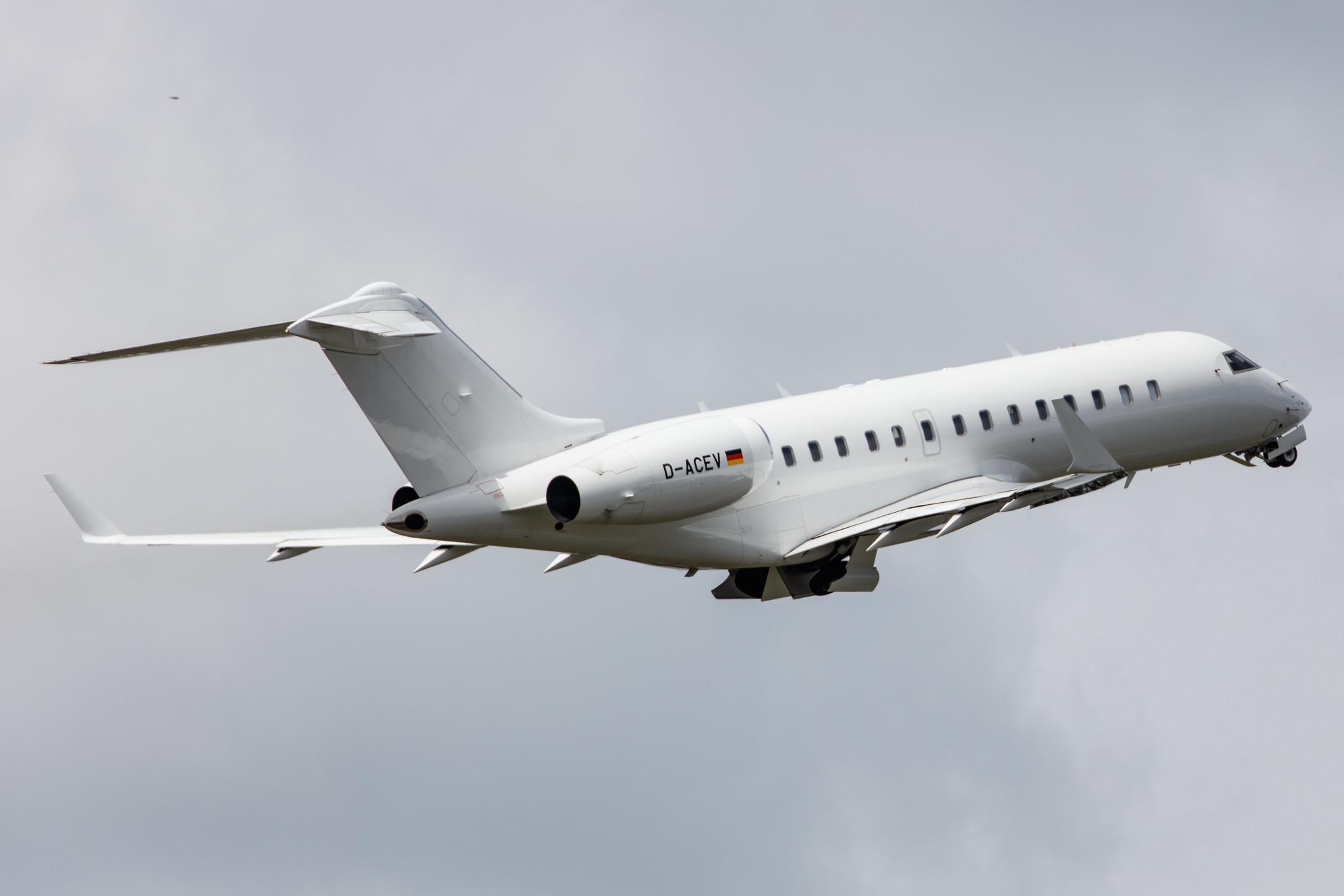 Hamburg Airport: FAI rent-a-jet |  Bombardier Global Express GLEX | D-ACEV | MSN 9084