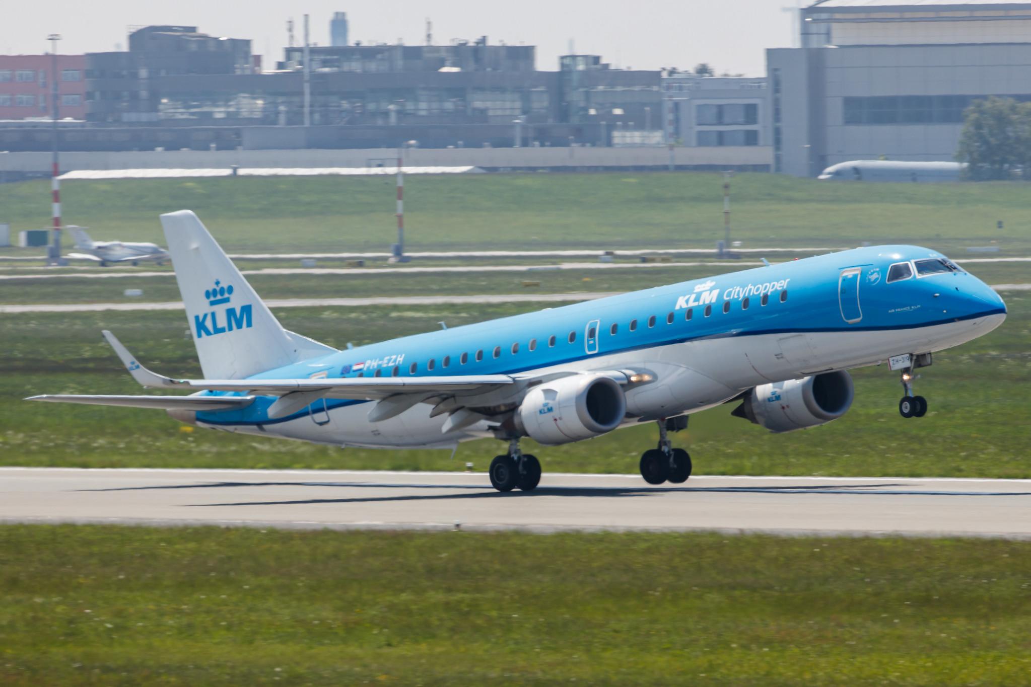 Hamburg Airport: KLM (KL / KLM) | Operator: KLM Cityhopper |  Embraer E190STD E190 | PH-EZH | MSN 19000319