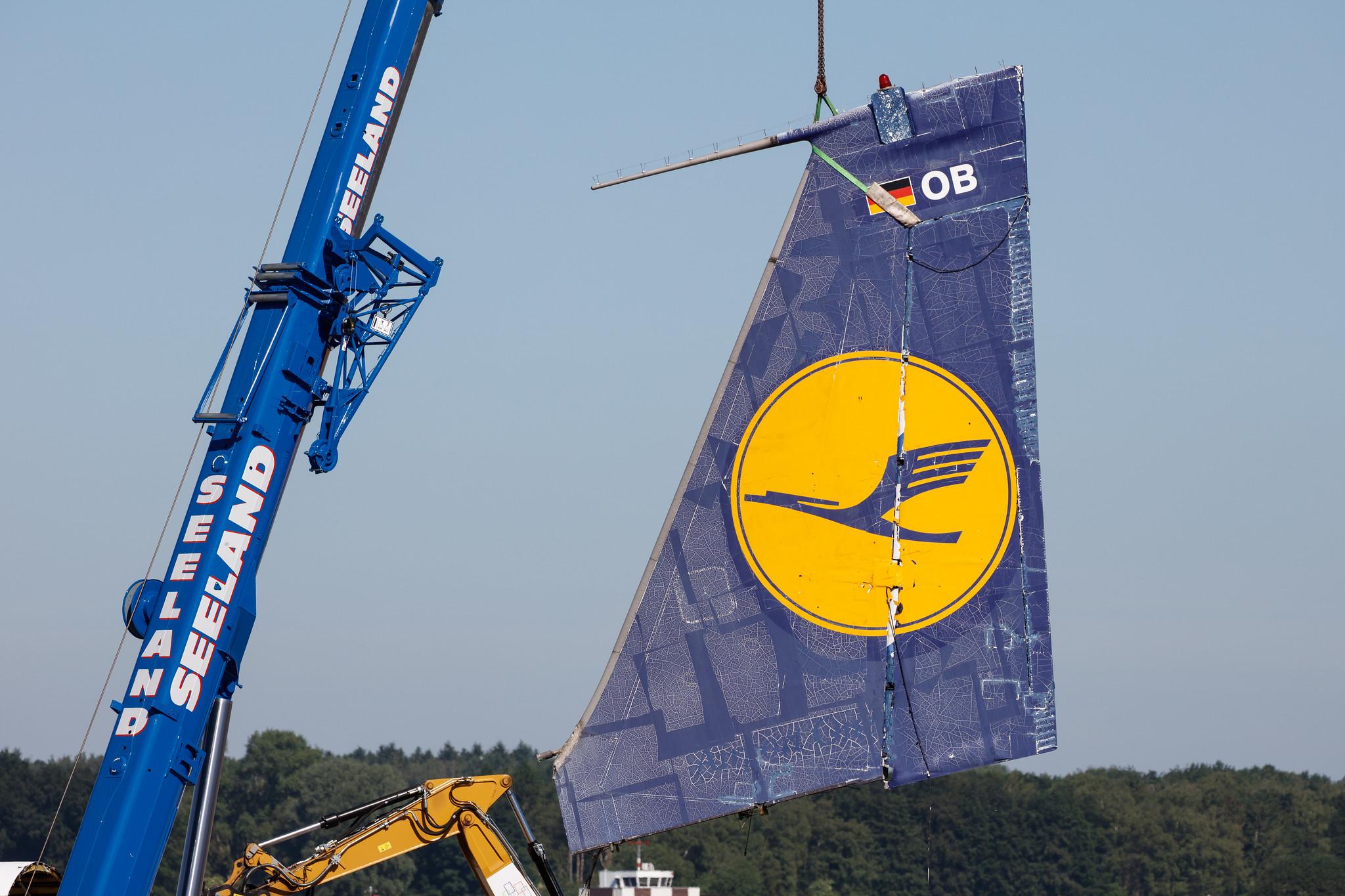 Hamburg Airport: Hamburg Airport: Lufthansa (LH / DLH) | Boeing 707-430 B704 | D-ABOB/D-ABOD | MSN 17720