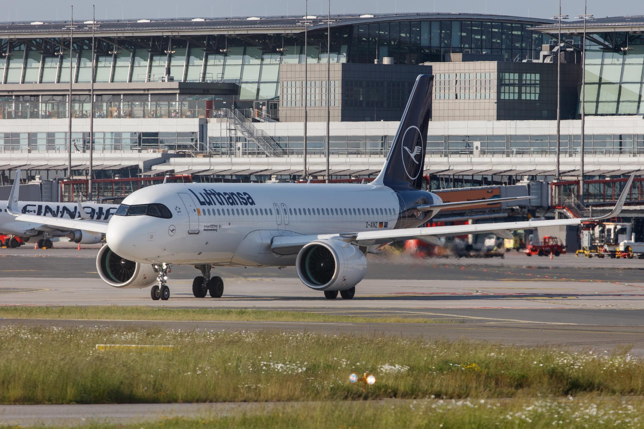 Hamburg Airport: Lufthansa (LH / DLH) |  Airbus A320-271N A20N | D-AINZ | MSN 9442
