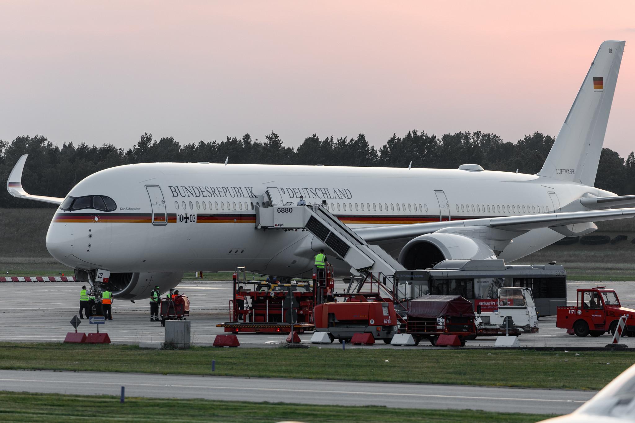 Hamburg Airport: Hamburg Airport: German Air Force (/ GAF) |  Airbus A350-941 A359 | 10+03 | MSN 416