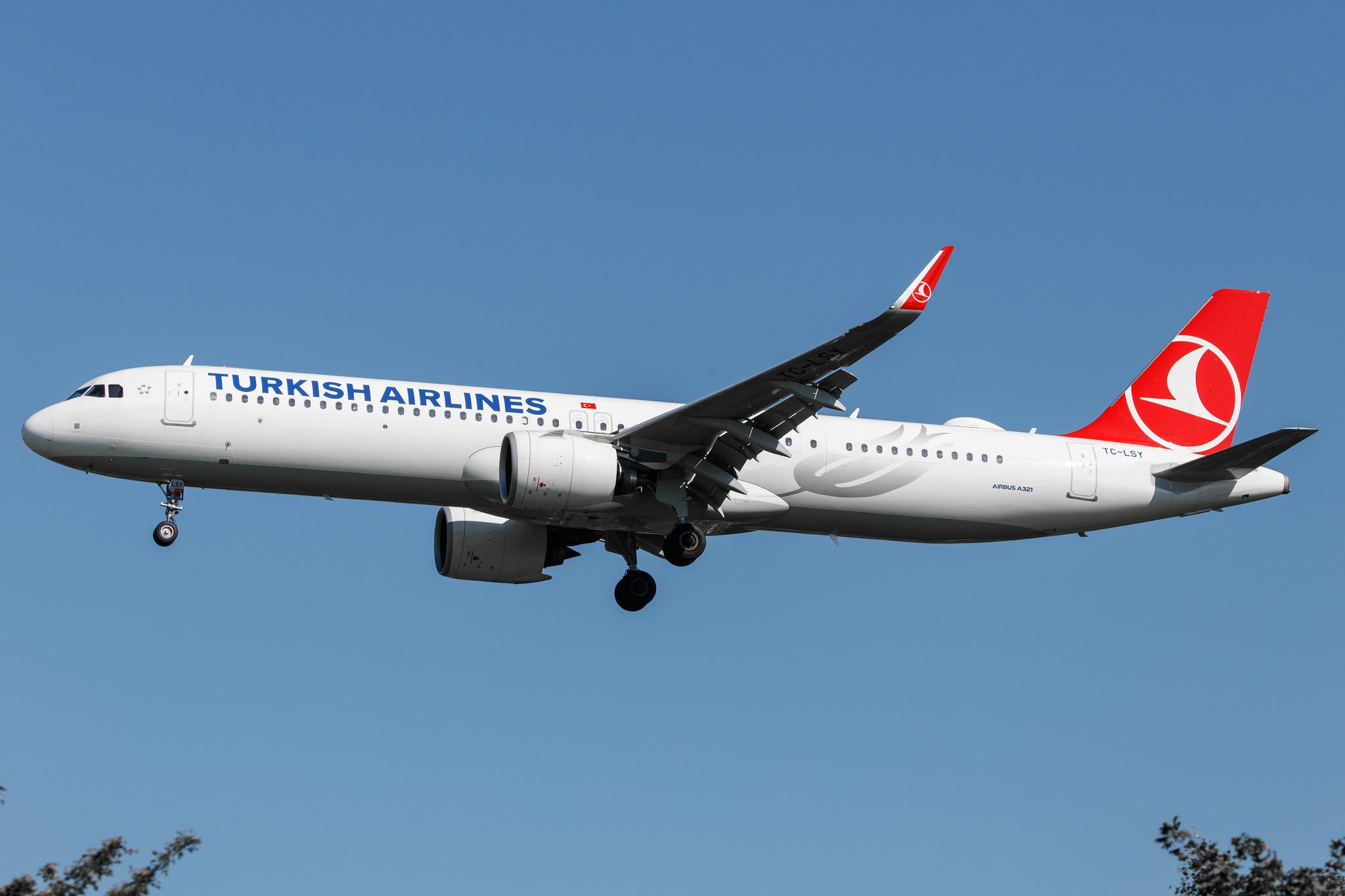 Hamburg Airport: Turkish Airlines (TK / THY) |  Airbus A321-271NX A21N | TC-LSY | MSN 09415