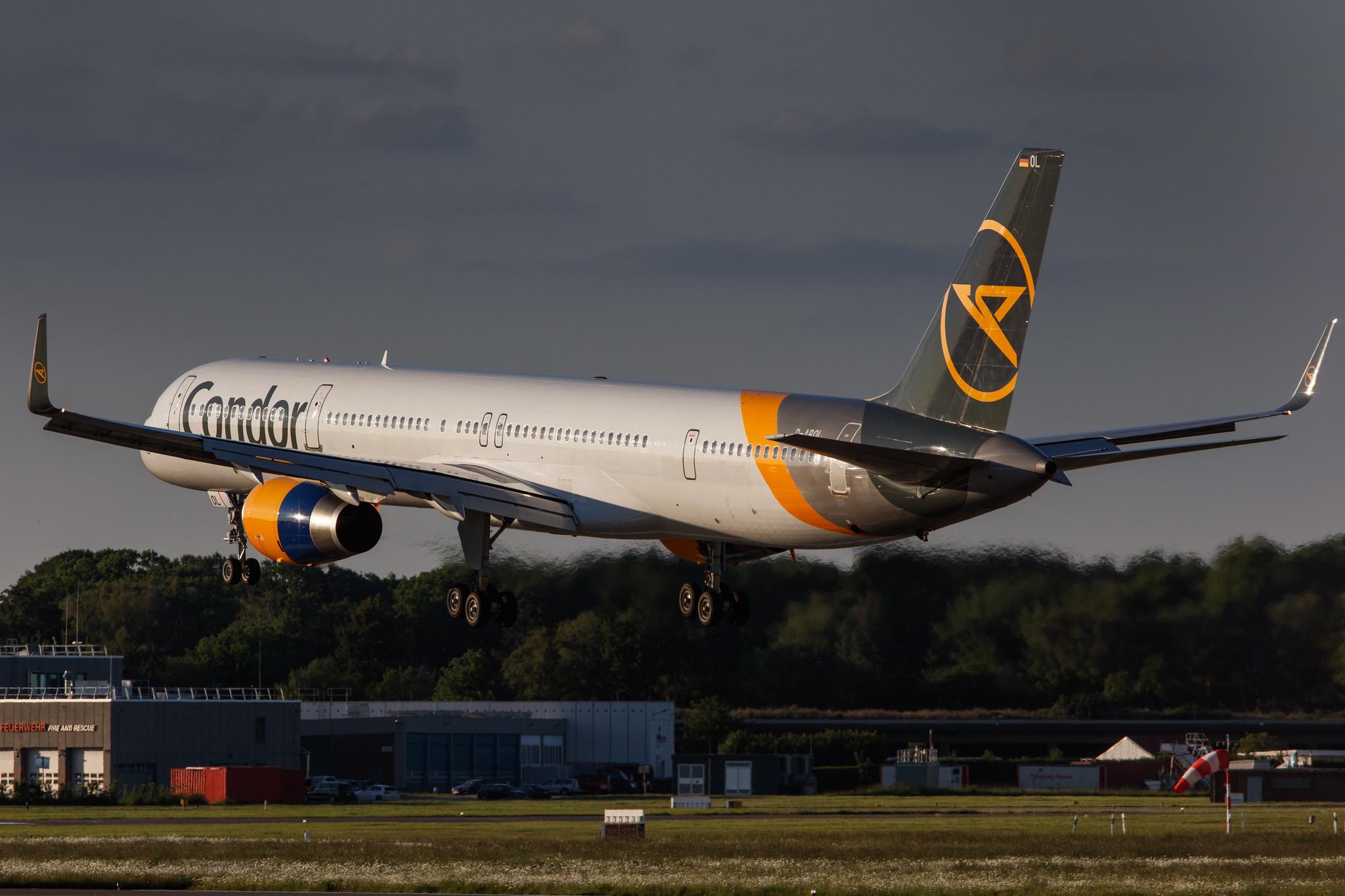 Hamburg Airport: Condor (DE / CFG) |  Boeing 757-330 B753 | D-ABOL | MSN 29021
