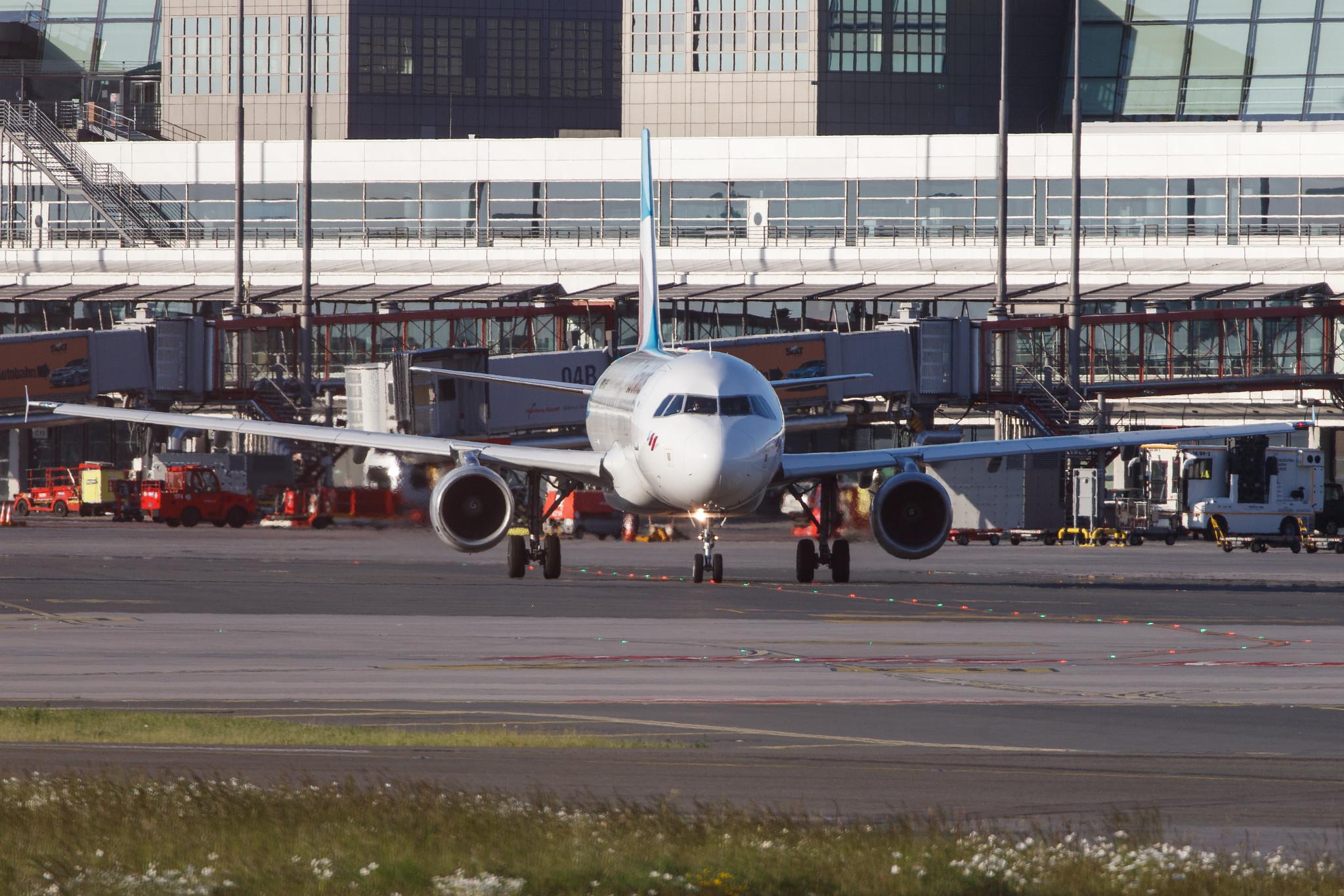 Hamburg Airport: Eurowings (EW / EWG) |  Airbus A320-214 A320 | D-ABHF | MSN 2749