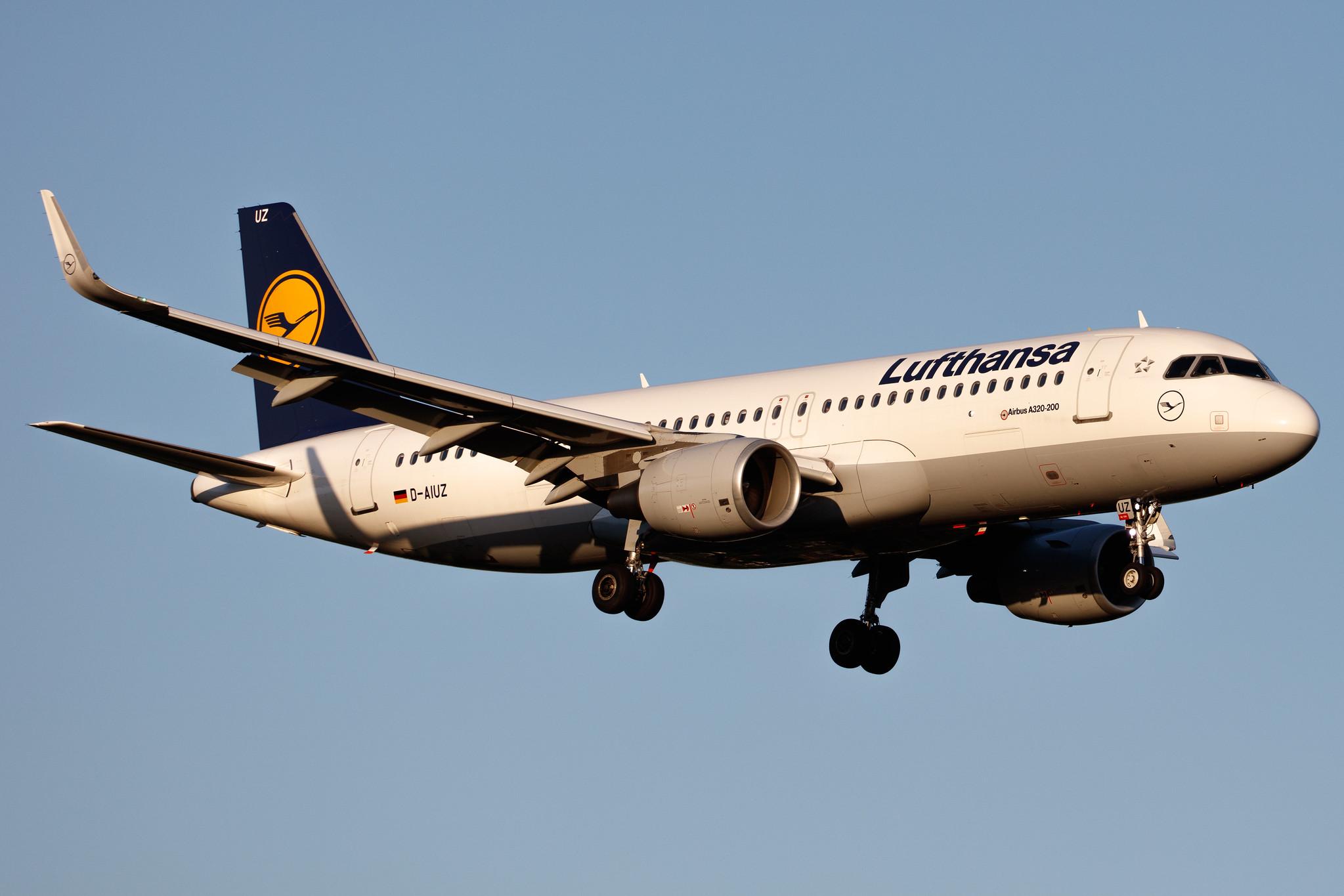 Hamburg Airport: Lufthansa (LH / DLH) |  Airbus A320-214 A320 | D-AIUZ | MSN 7625
