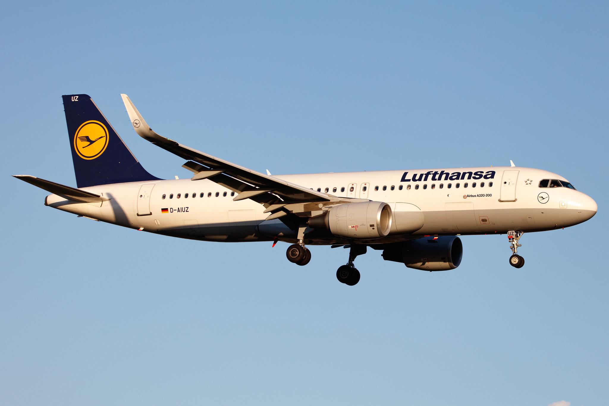 Hamburg Airport: Lufthansa (LH / DLH) |  Airbus A320-214 A320 | D-AIUZ | MSN 7625