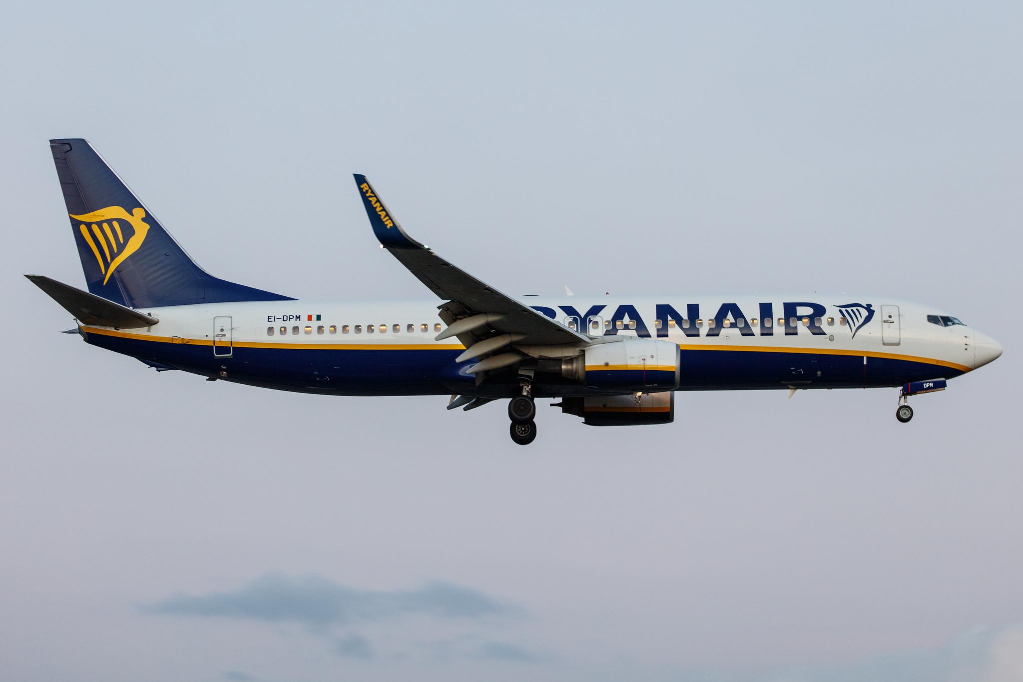 Hamburg Airport: Ryanair (FR / RYR) |  Boeing 737-8AS B738 | EI-DPM | MSN 33640