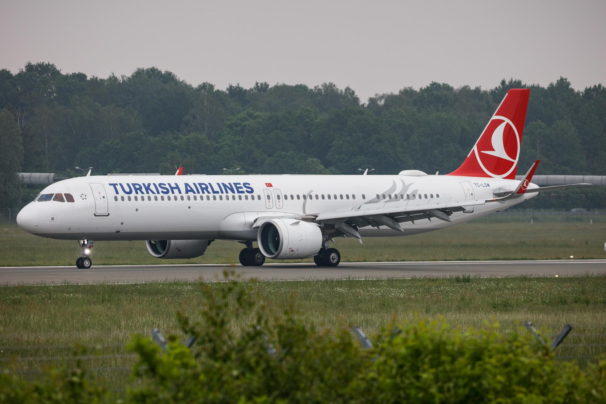 Hamburg Airport: Turkish Airlines (TK / THY) |  Airbus A321-271NX A21N | TC-LSM | MSN 09044