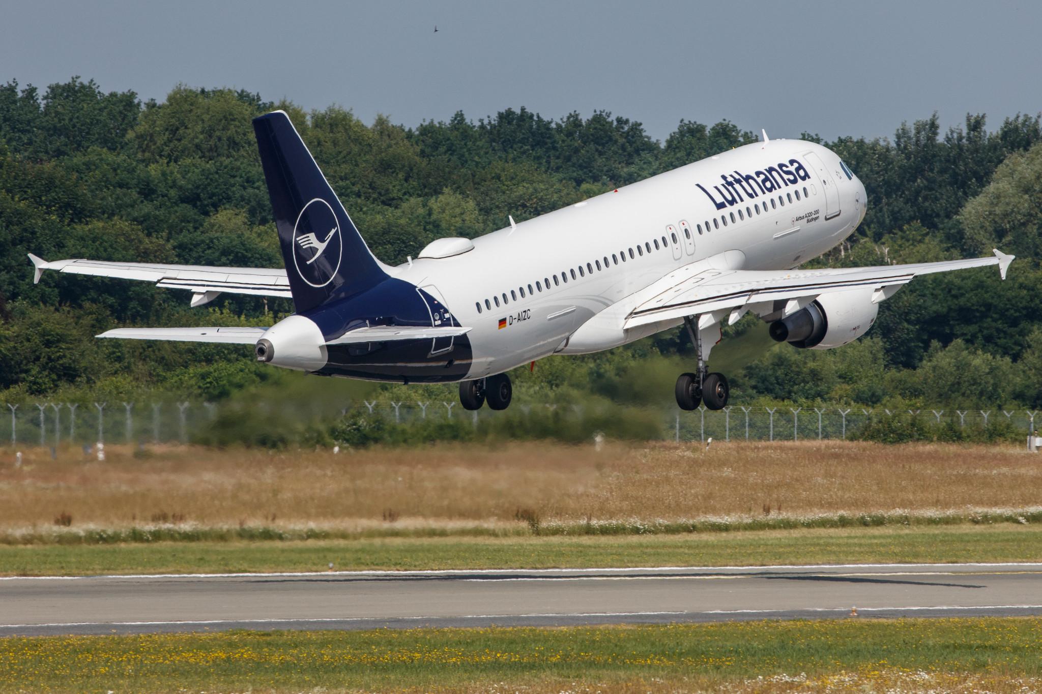 Hamburg Airport: Lufthansa (LH / DLH) |  Airbus A320-214 A320 | D-AIZC | MSN 4153
