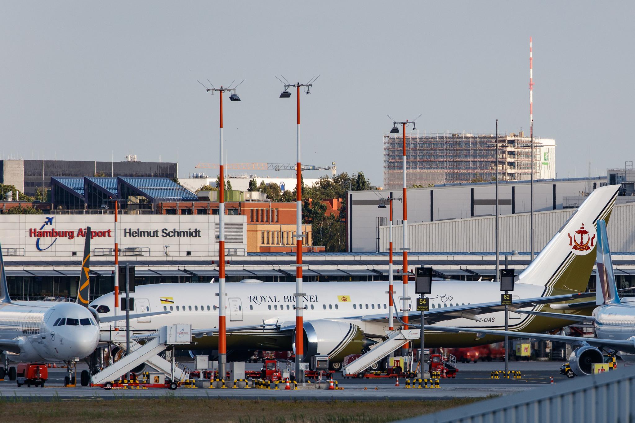 Hamburg Airport: Brunei Government |  Boeing 787-8 Dreamliner (BBJ) B788 | V8-OAS | MSN 44572