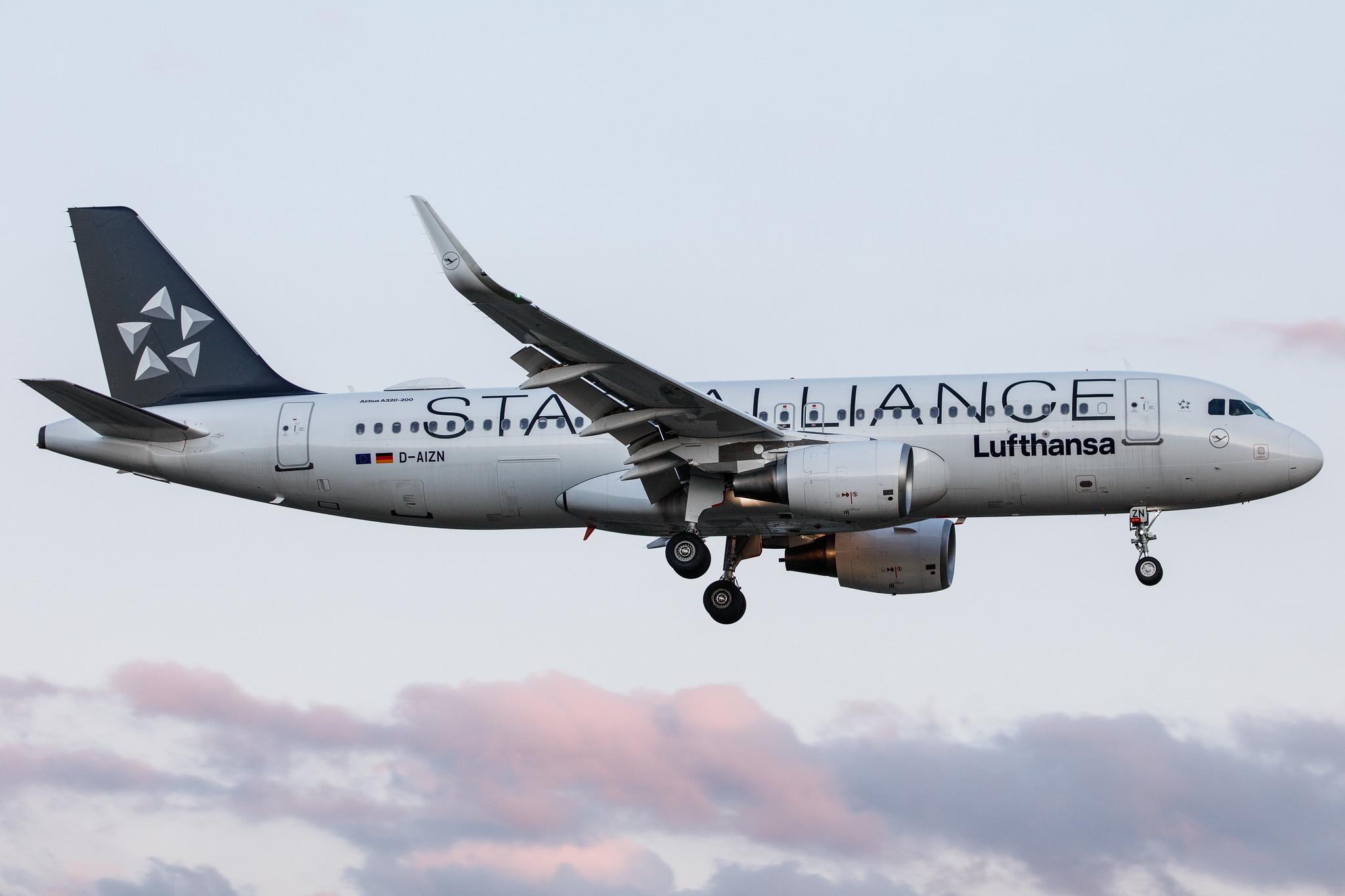 Hamburg Airport: Lufthansa (LH / DLH) |  Livery: Star Alliance Livery |  Airbus A320-214 A320 | D-AIZN | MSN 5425