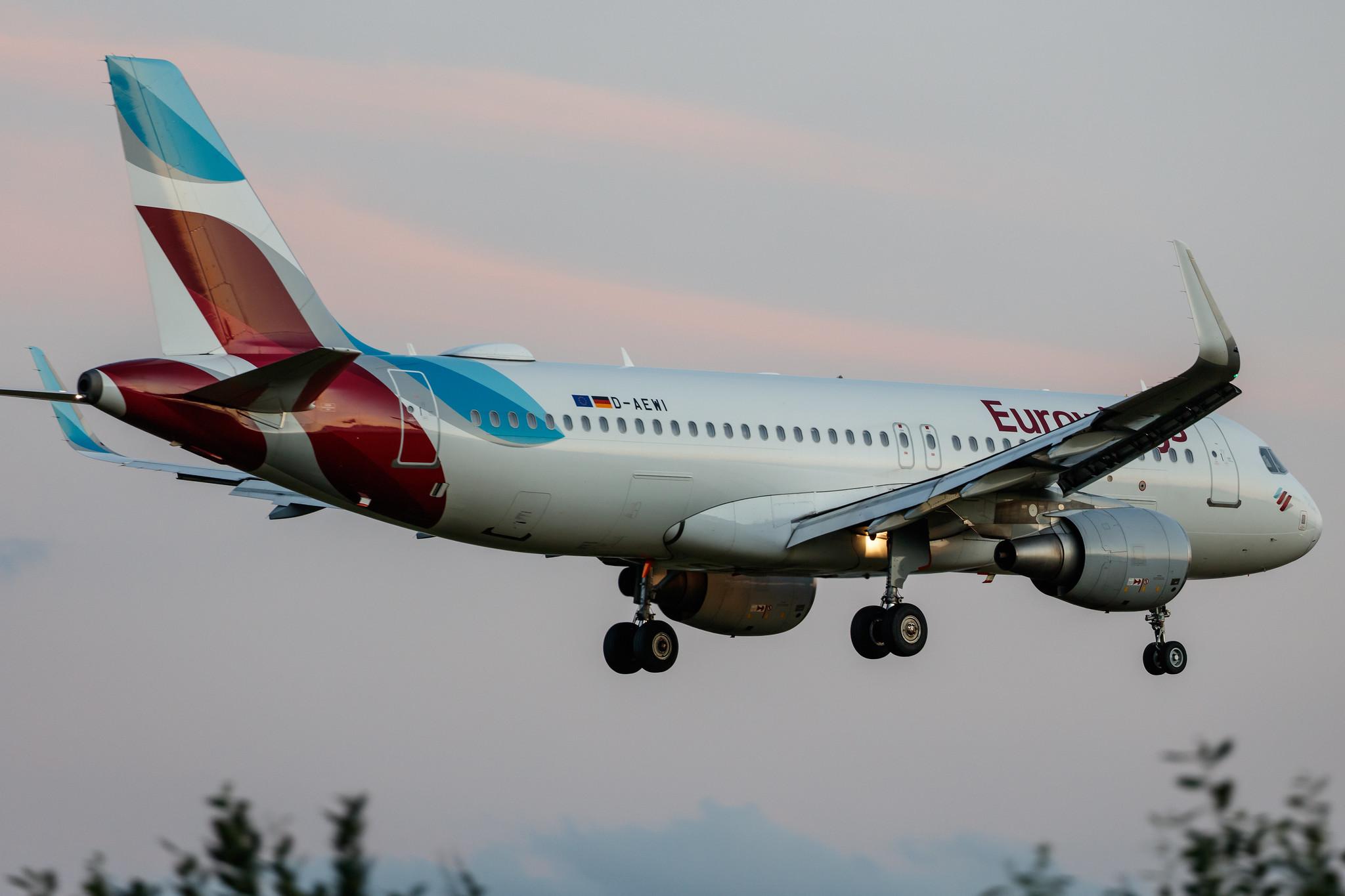 Hamburg Airport: Eurowings (EW / EWG) |  Airbus A320-214 A320 | D-AEWI | MSN 7210