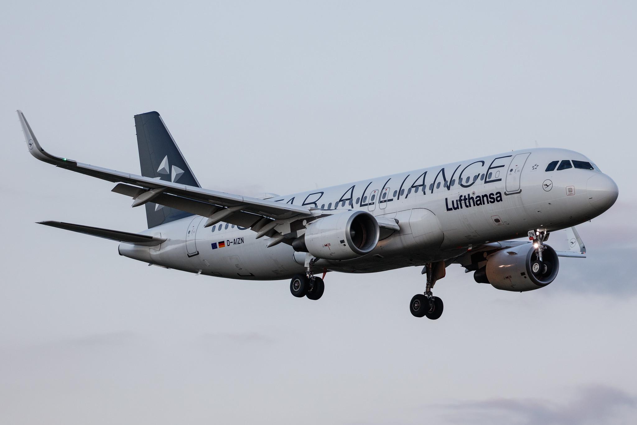 Hamburg Airport: Lufthansa (LH / DLH) |  Livery: Star Alliance Livery |  Airbus A320-214 A320 | D-AIZN | MSN 5425