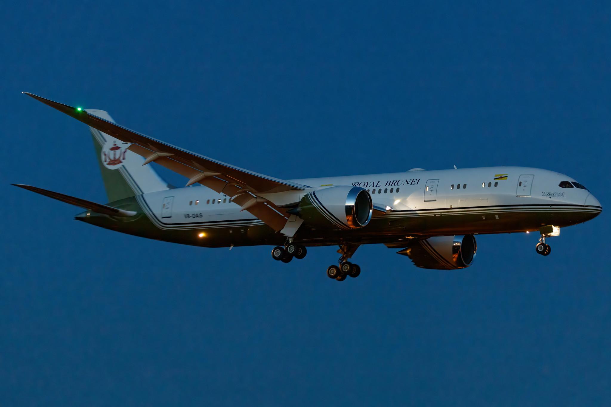 Hamburg Airport: Brunei Government |  Boeing 787-8 Dreamliner (BBJ) B788 | V8-OAS | MSN 44572