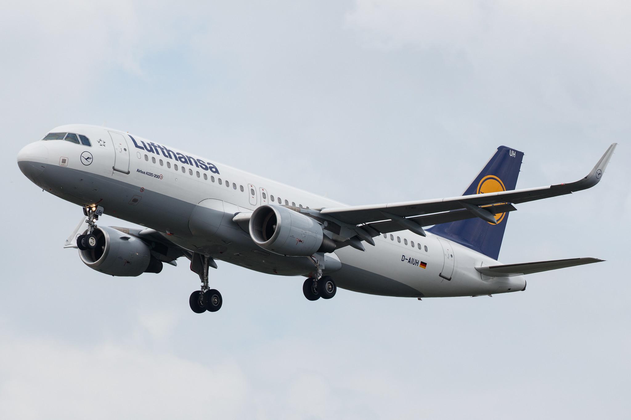 Frankfurt Airport: Lufthansa (LH / DLH) |  Airbus A320-214 A320 | D-AIUH | MSN 6225