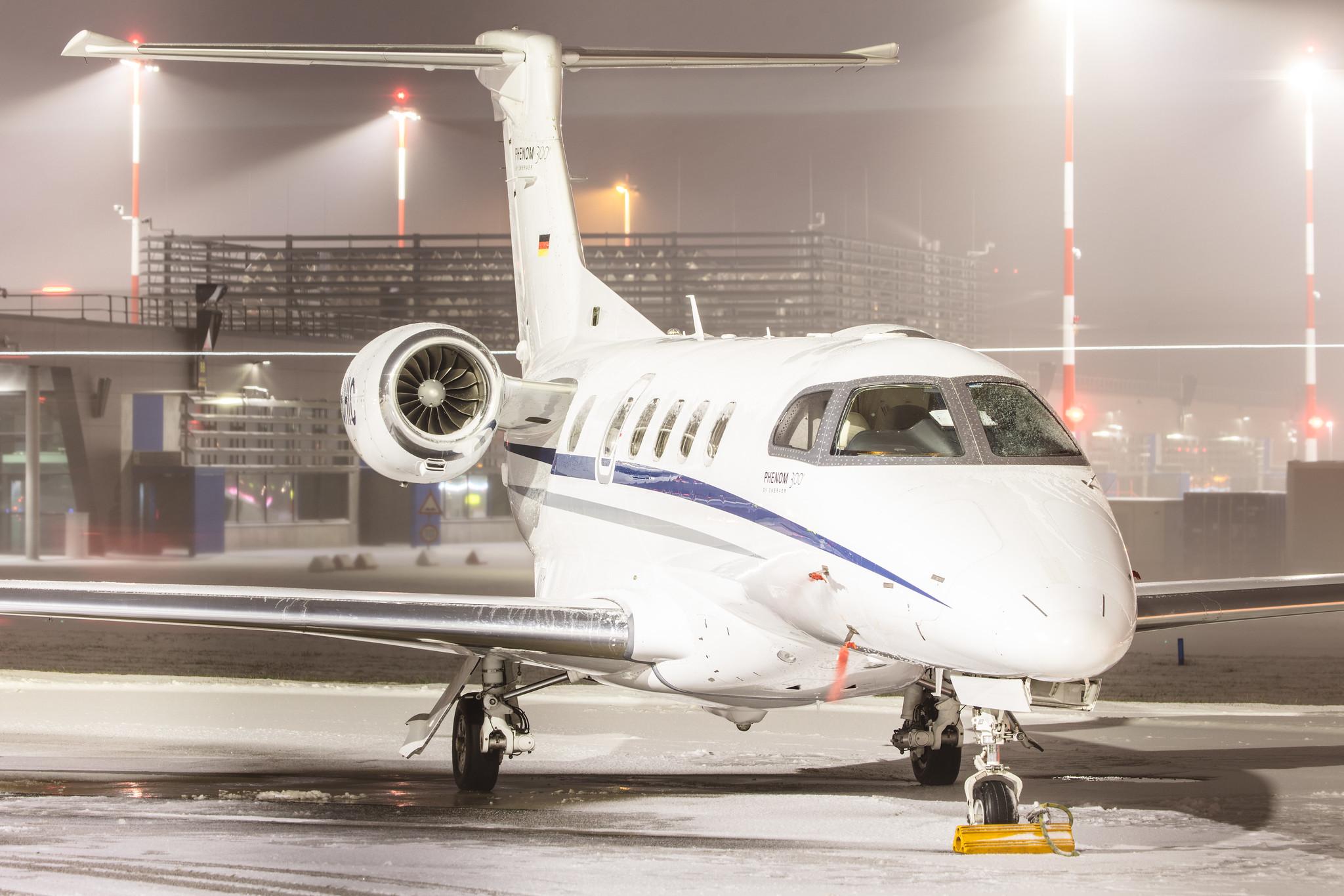 Hamburg Airport: Air Hamburg (/ AHO) |  Embraer Phenom 300 E55P | D-CHIC | MSN 50500096