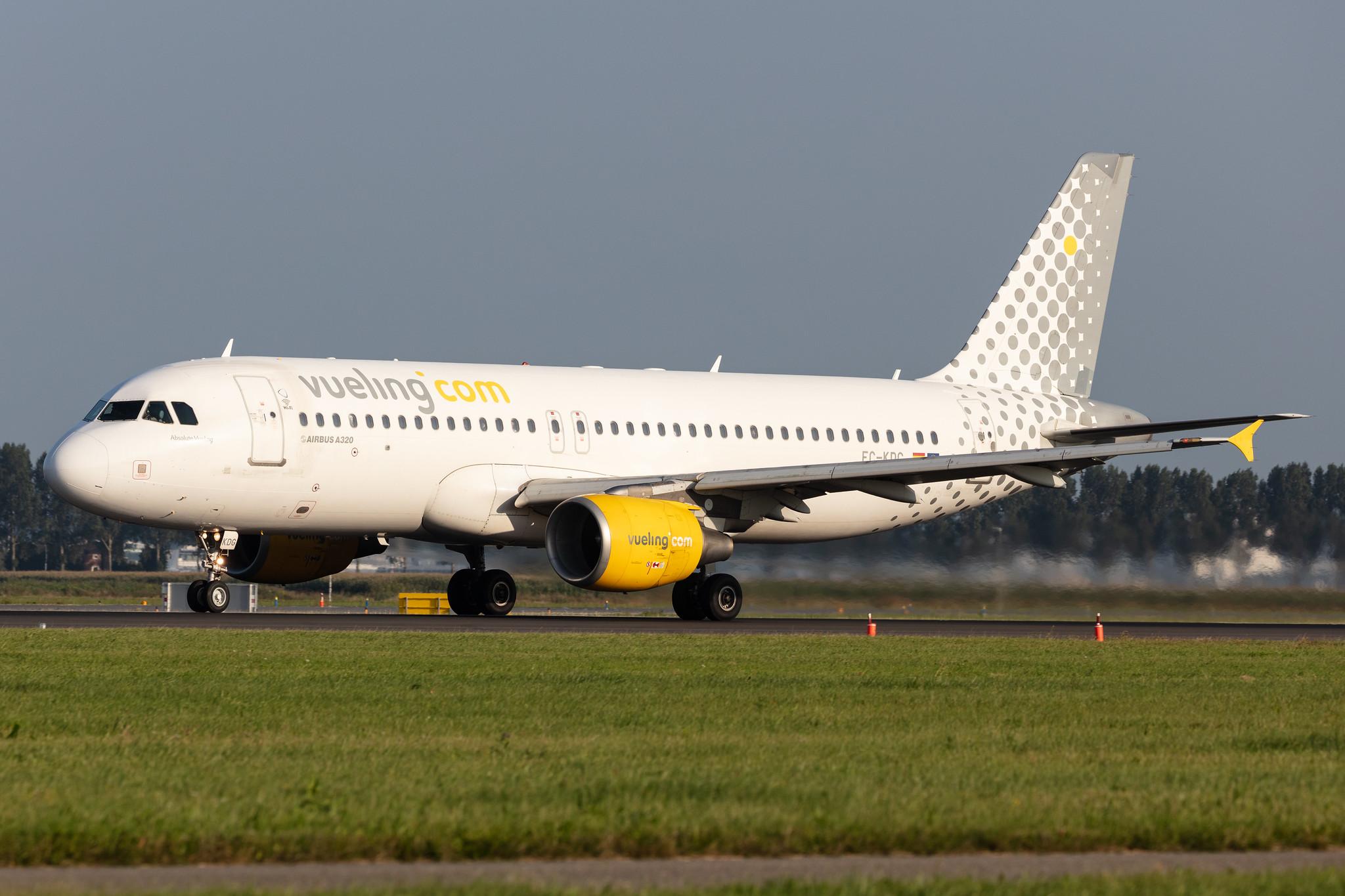 Amsterdam Schiphol: Vueling (VY / VLG) |  Airbus A320-214 A320 | EC-KDG | MSN 3095