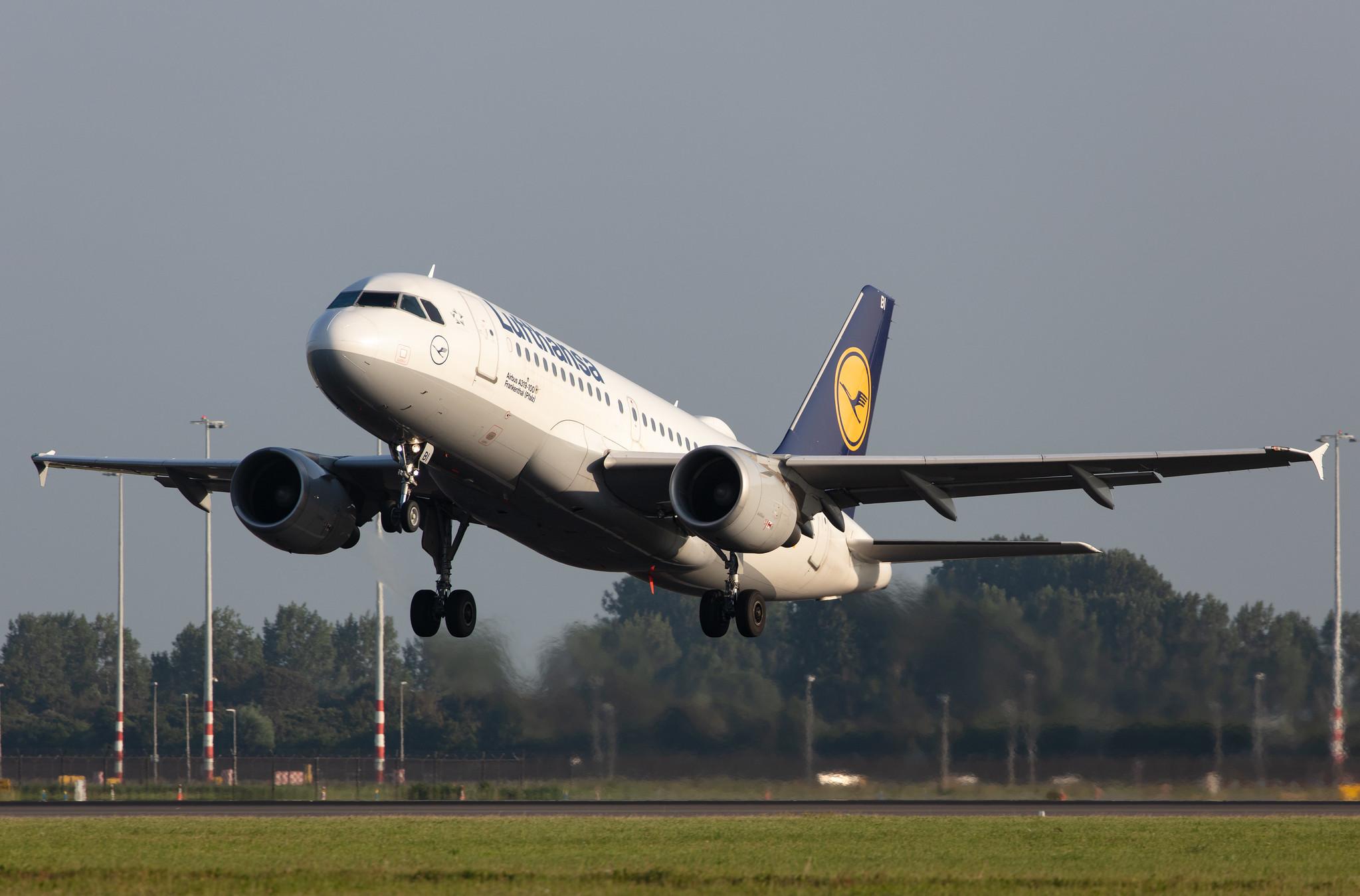 Amsterdam Schiphol: Lufthansa (LH / DLH) |  Airbus A319-112 A319 | D-AIBI | MSN 5284