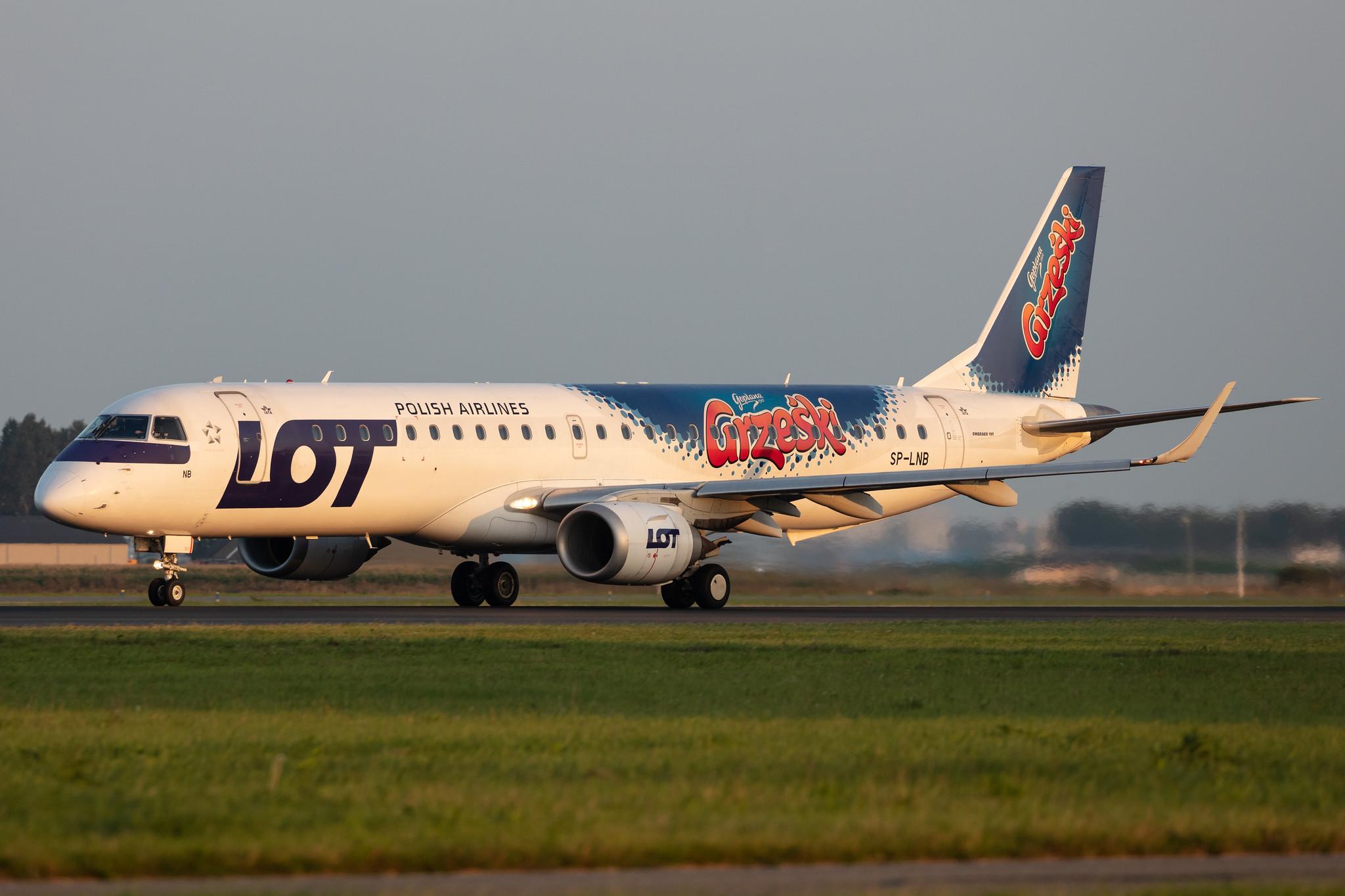 Amsterdam Schiphol: LOT (LO / LOT) |  Livery: Grzeski Livery |  Embraer E195LR E195 | SP-LNB | MSN 19000444