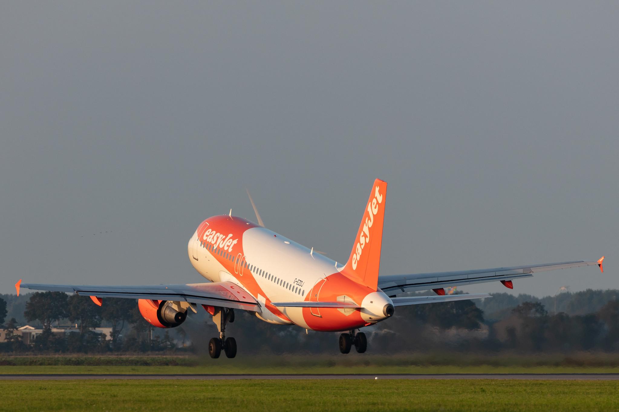 Amsterdam Schiphol: easyJet (U2 / EZY) |  Airbus A319-111 A319 | G-EZDJ | MSN 3544