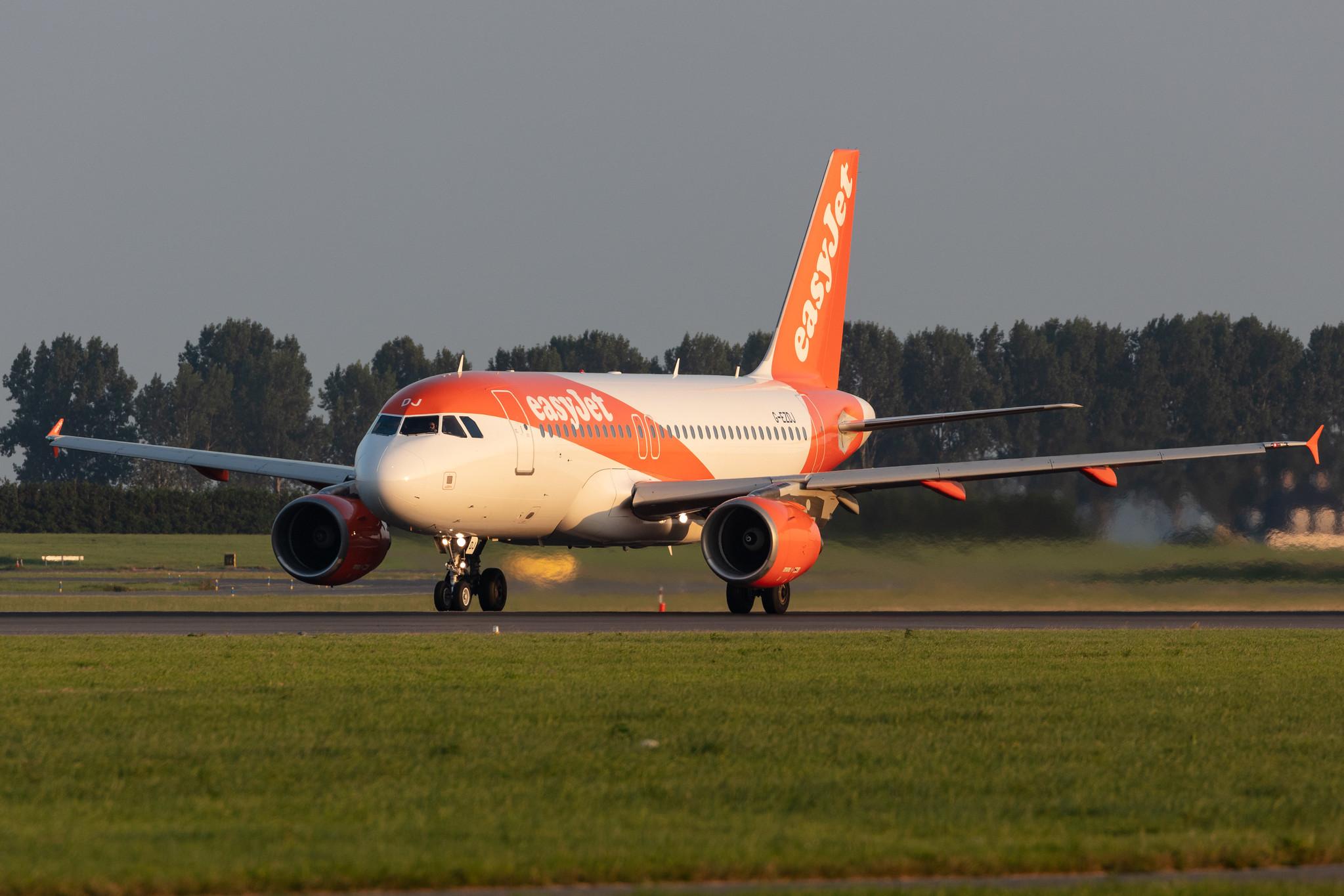 Amsterdam Schiphol: easyJet (U2 / EZY) |  Airbus A319-111 A319 | G-EZDJ | MSN 3544