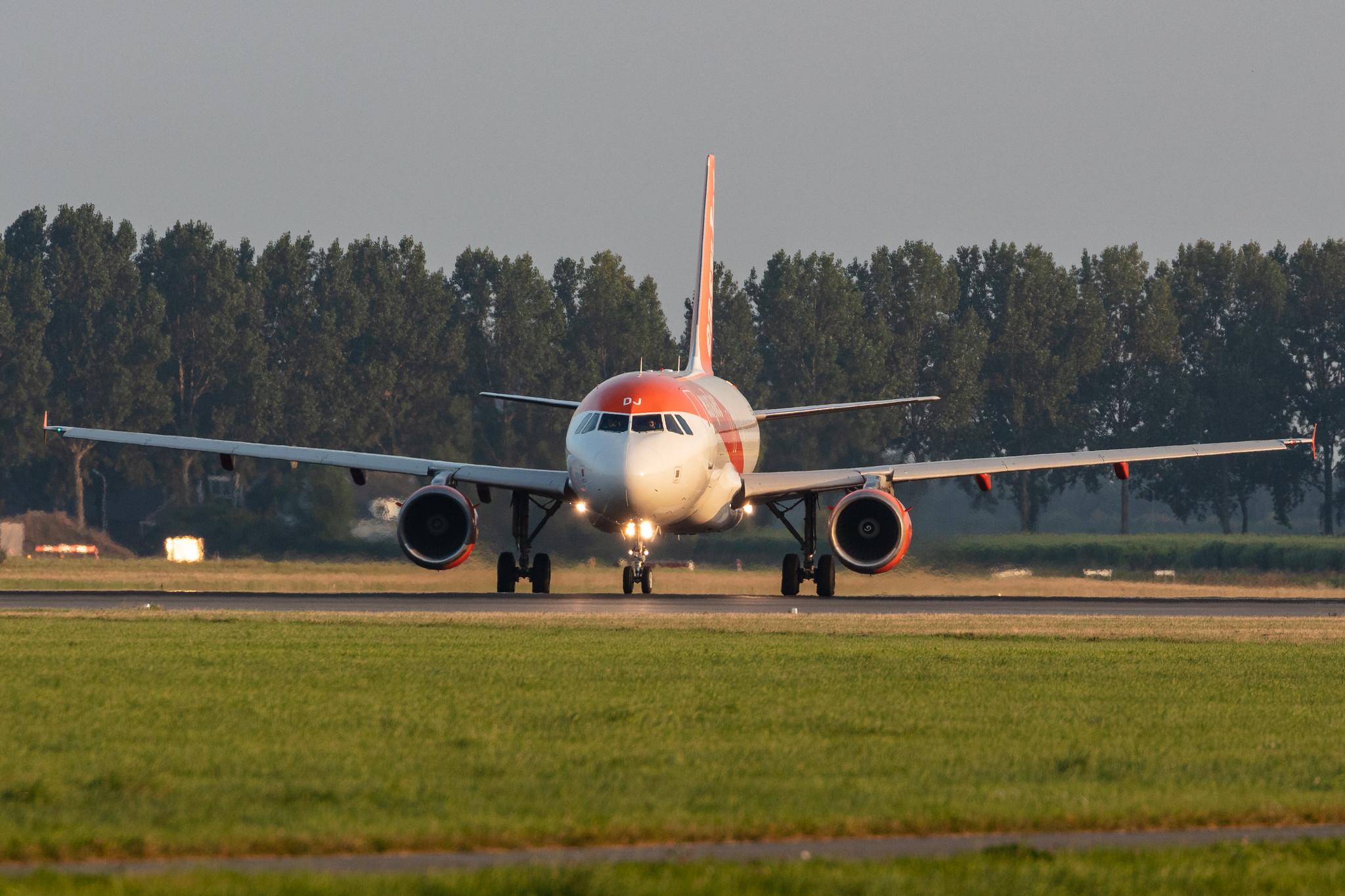 Amsterdam Schiphol: easyJet (U2 / EZY) |  Airbus A319-111 A319 | G-EZDJ | MSN 3544