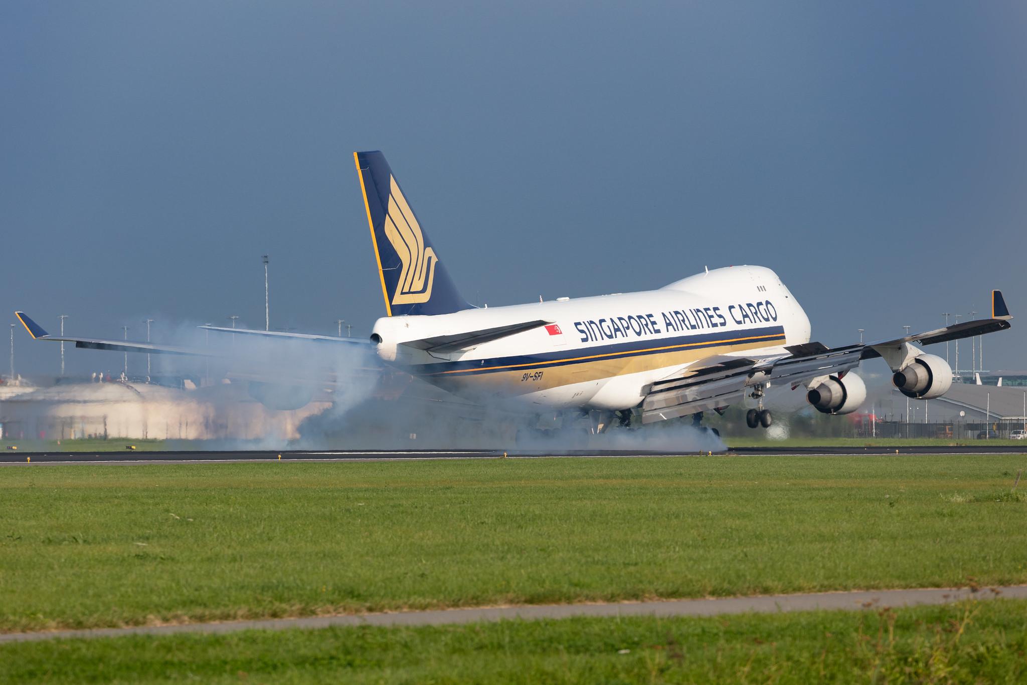 Amsterdam Schiphol: Singapore Airlines Cargo (SQ / SIA) | Operator: Singapore Airlines |  Boeing 747-412F(SCD) B744 | 9V-SFI | MSN 28027