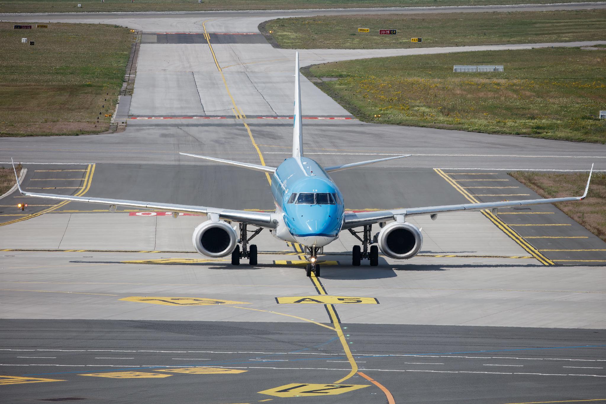 Hamburg Airport: KLM (KL / KLM) | Operator: KLM Cityhopper |  Embraer E190STD E190 | PH-EZB | MSN 19000235