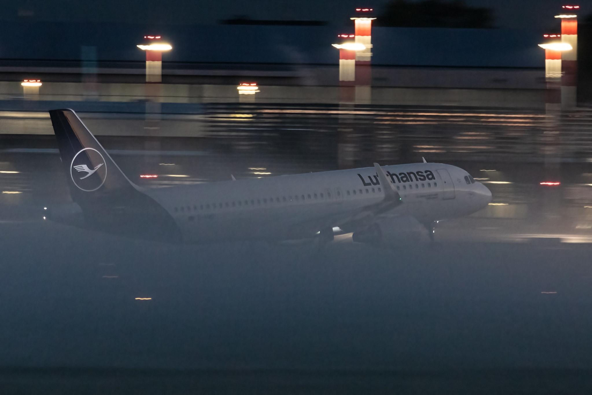 Hamburg Airport: Lufthansa (LH / DLH) |  Airbus A320-214 A320 | D-AIWD | MSN 8672