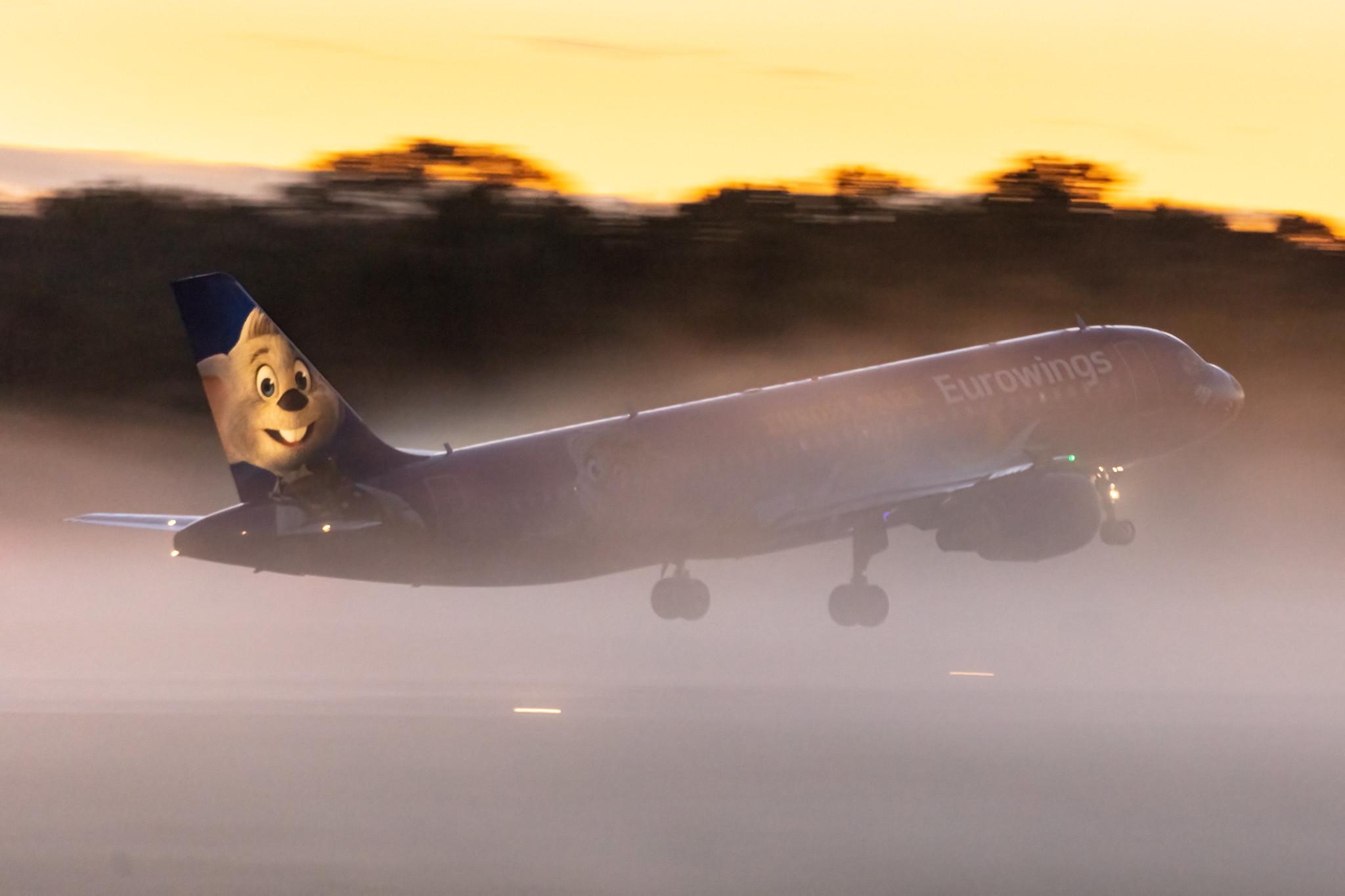 Hamburg Airport: Eurowings (EW / EWG) |  Livery: Europa Park Livery |  Airbus A320-214 A320 | D-ABDQ | MSN 3121