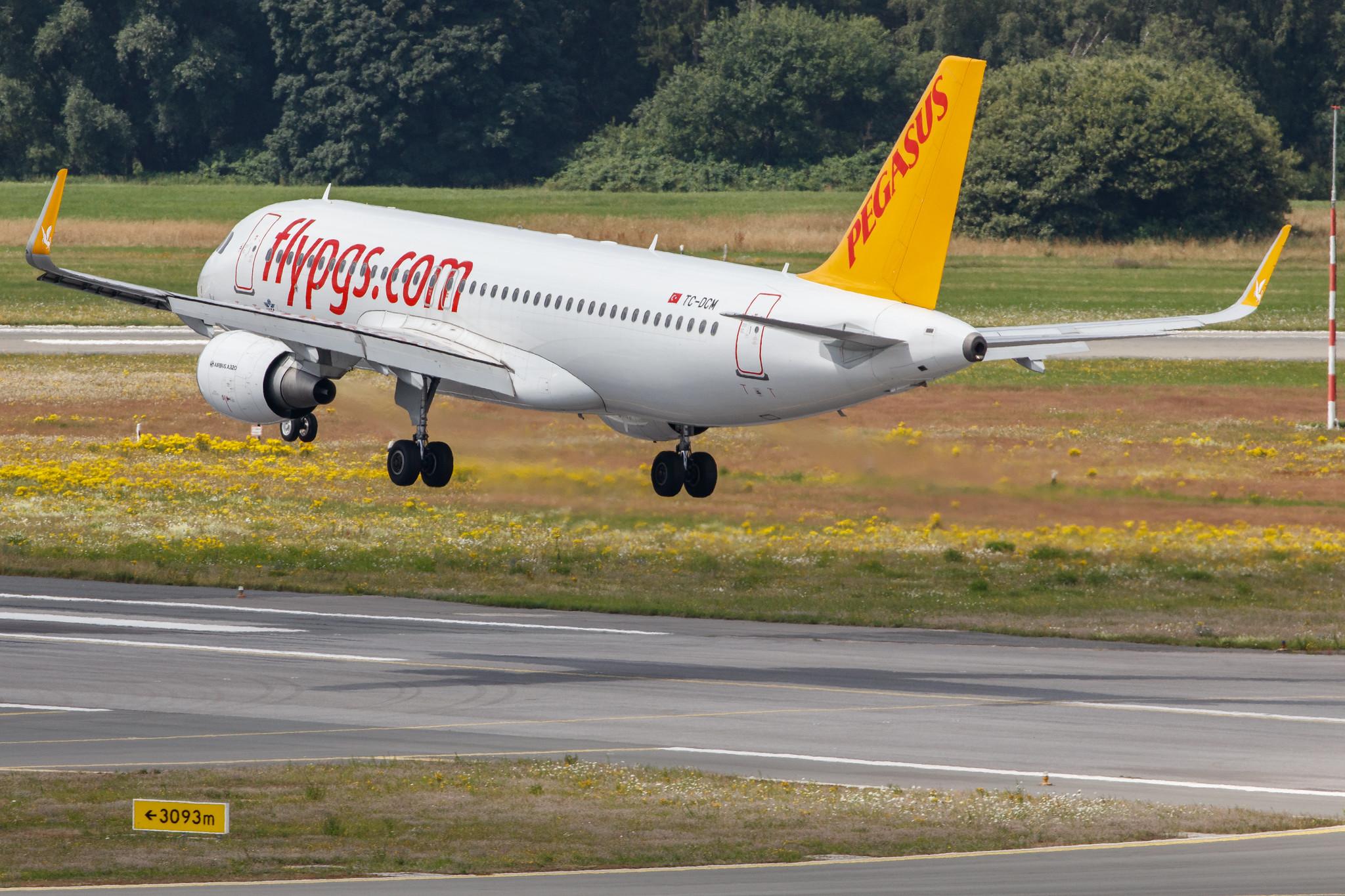 Hamburg Airport: Pegasus (PC / PGT) | Operator: Pegasus Airlines |  Airbus A320-214 A320 | TC-DCM | MSN 07200