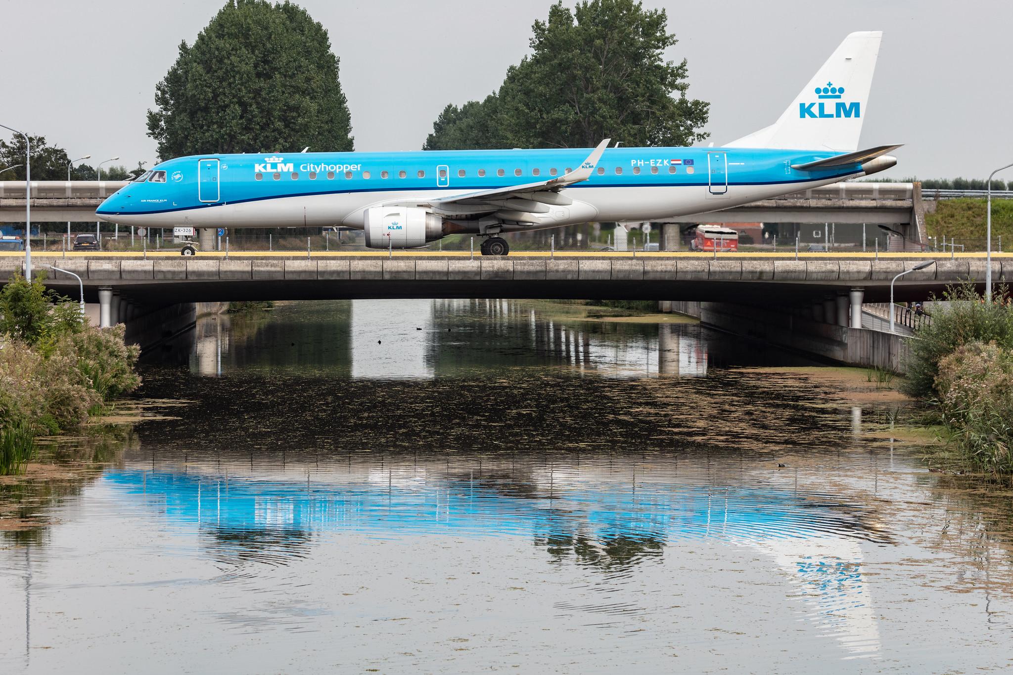 Amsterdam Schiphol: KLM (KL / KLM) | Operator: KLM Cityhopper |  Embraer E190STD E190 | PH-EZK | MSN 19000326