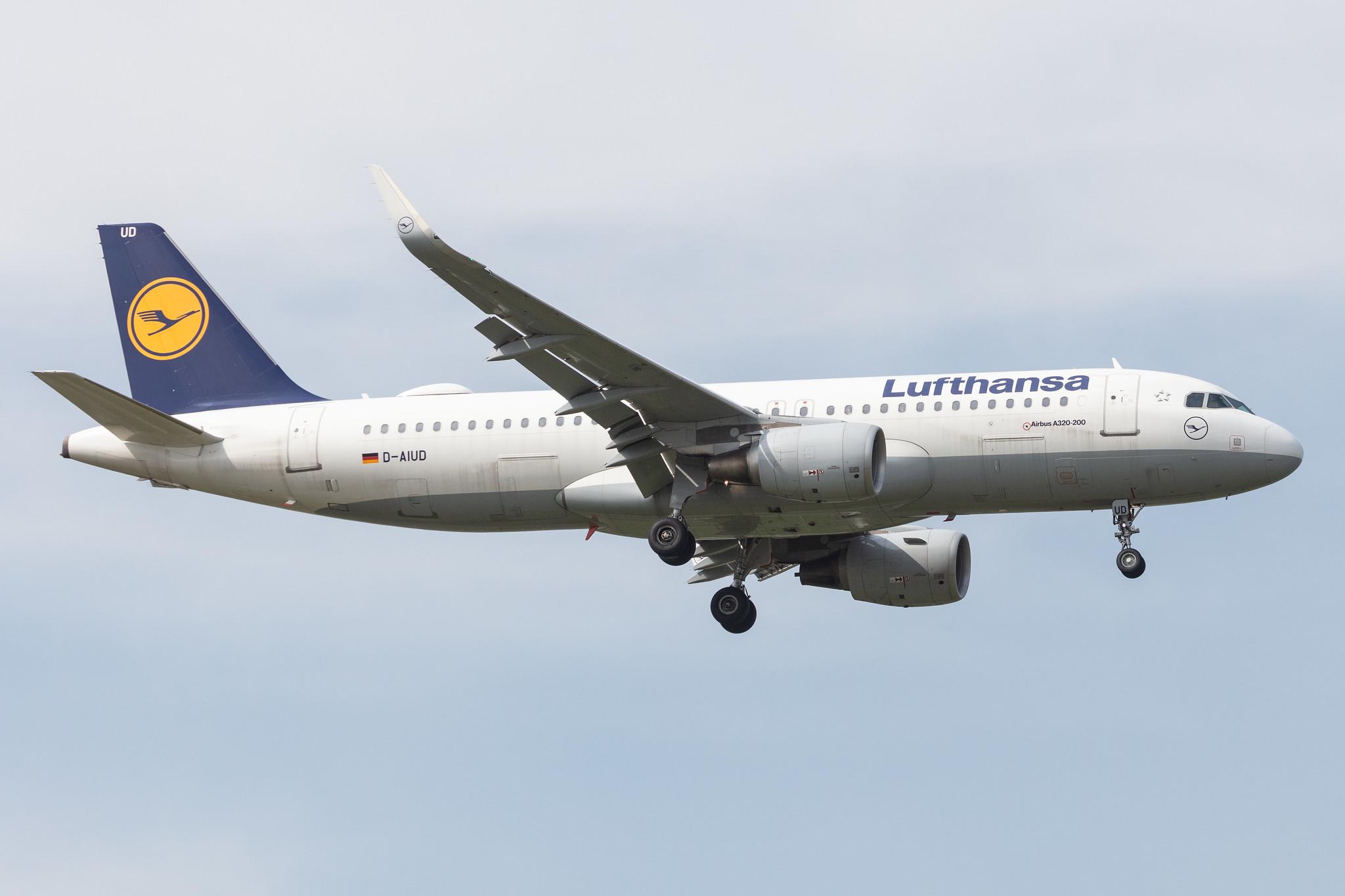 Amsterdam Schiphol: Lufthansa (LH / DLH) |  Airbus A320-214 A320 | D-AIUD | MSN 6033